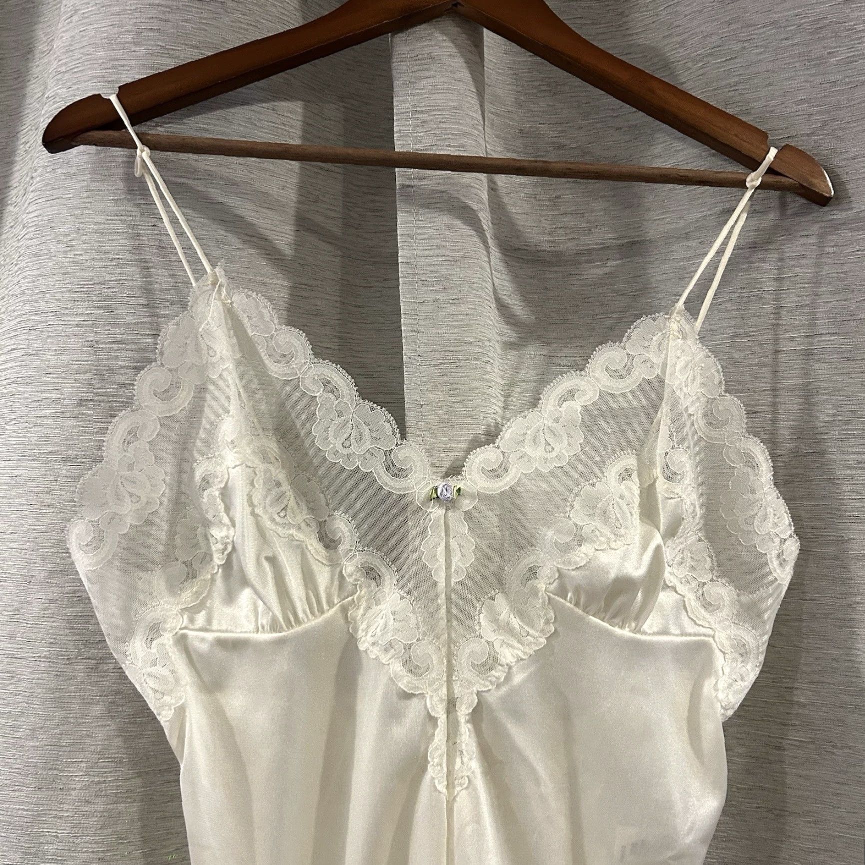 Vintage VINTAGE Dream Away Lingerie Floral Lace Bodysuit Romper Size S USA White Nylon Womens? (note: gender not specified) Size S / US 4 / IT 40 - 3 Thumbnail