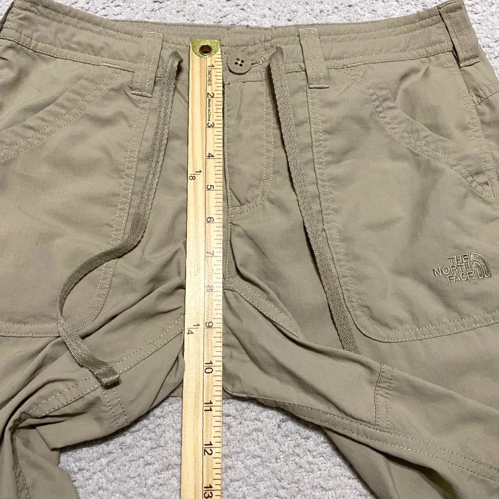 The North Face VINTAGE THE NORTH FACE Capri Pants Women Sz 8 Beige Nylon Capri Pockets 19 In inseam Regular Rise Mid 8.5-10.5 In Womens Size 27" / US 4 / IT 40 - 4 Thumbnail