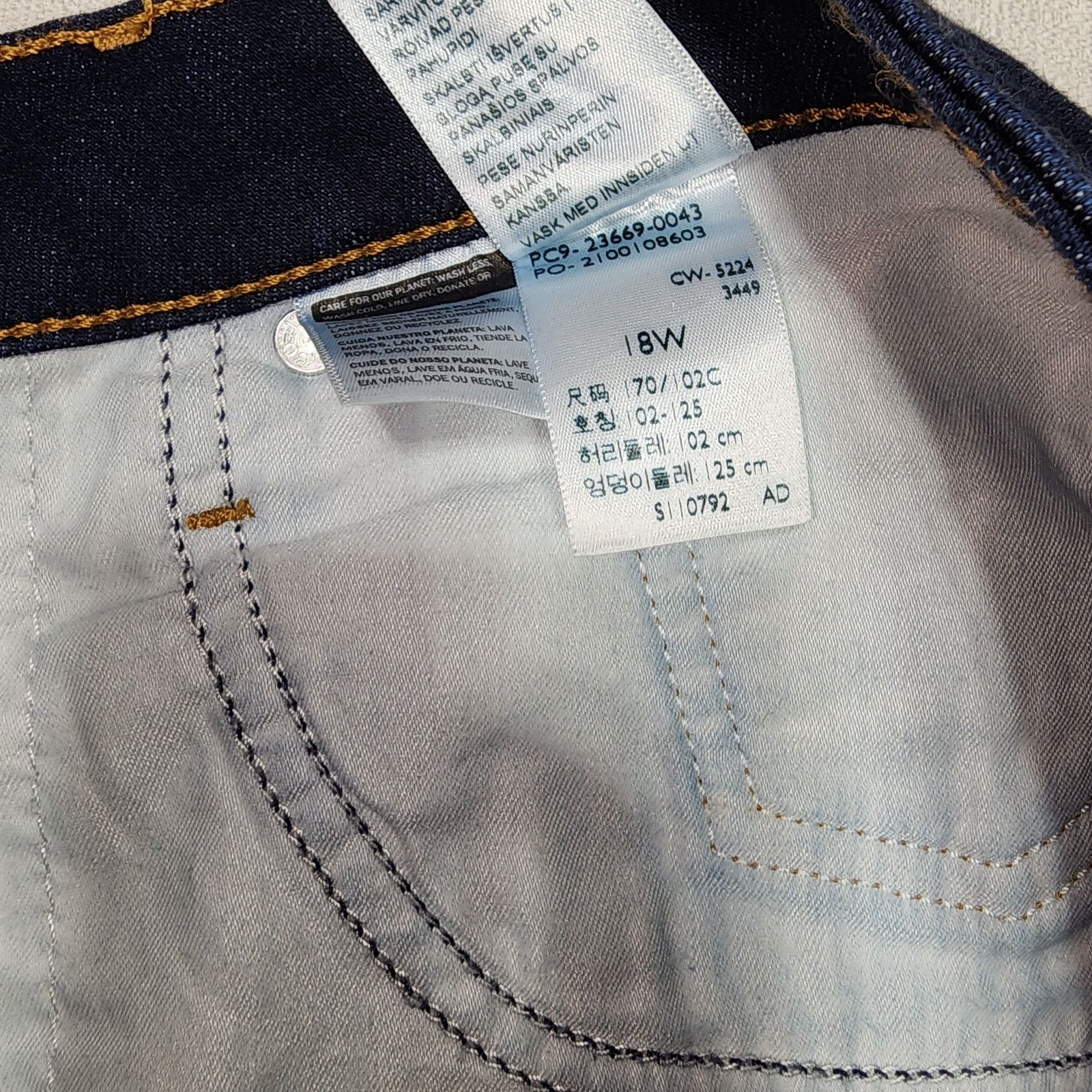 Levi's Levi's Mid-length shorts W36'' x L17'' Size US 36 / EU 52 - 9 Thumbnail