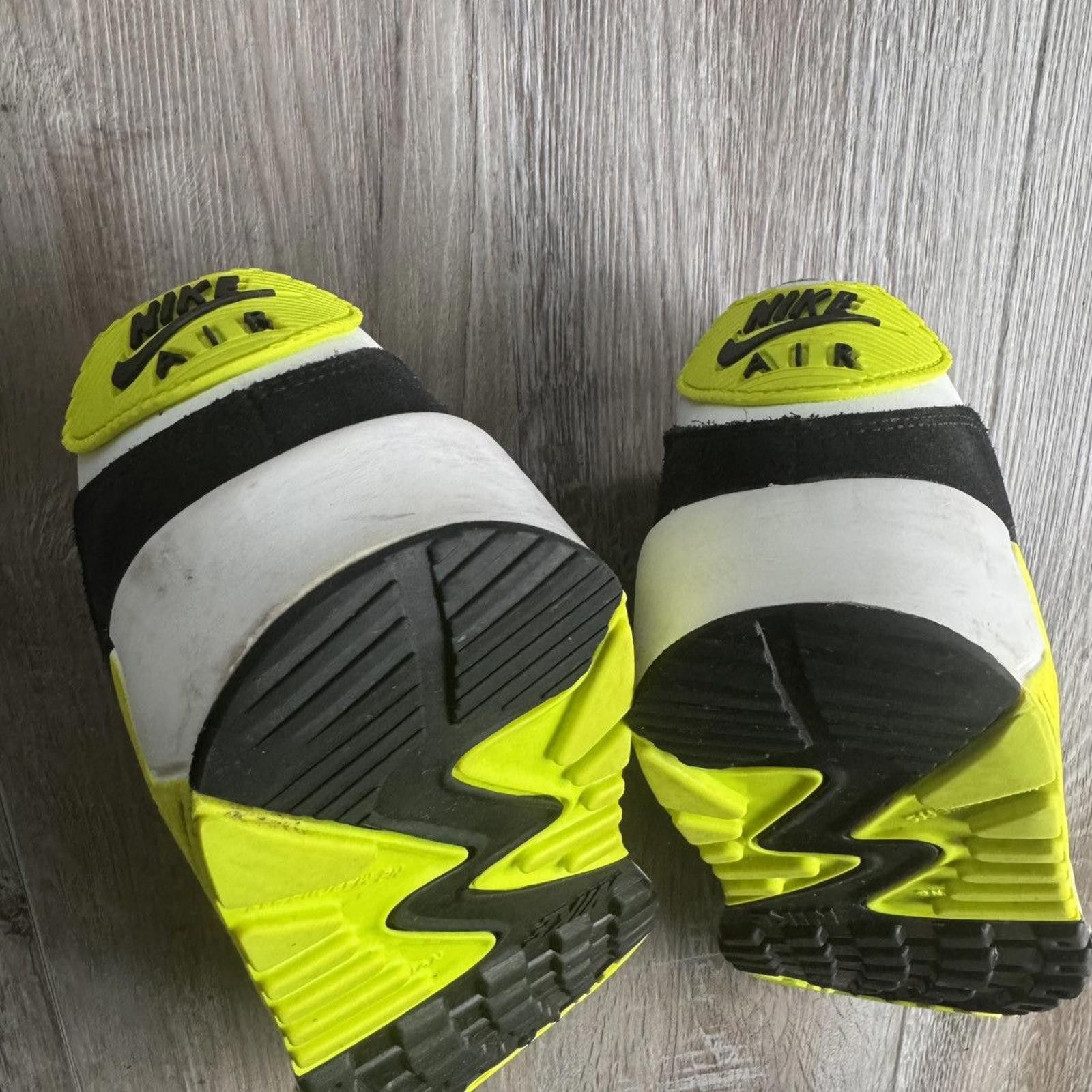 Nike NIKE • Air Max '90 GS "Volt" (6.5M) Size US 6.5 / EU 39-40 - 8 Thumbnail