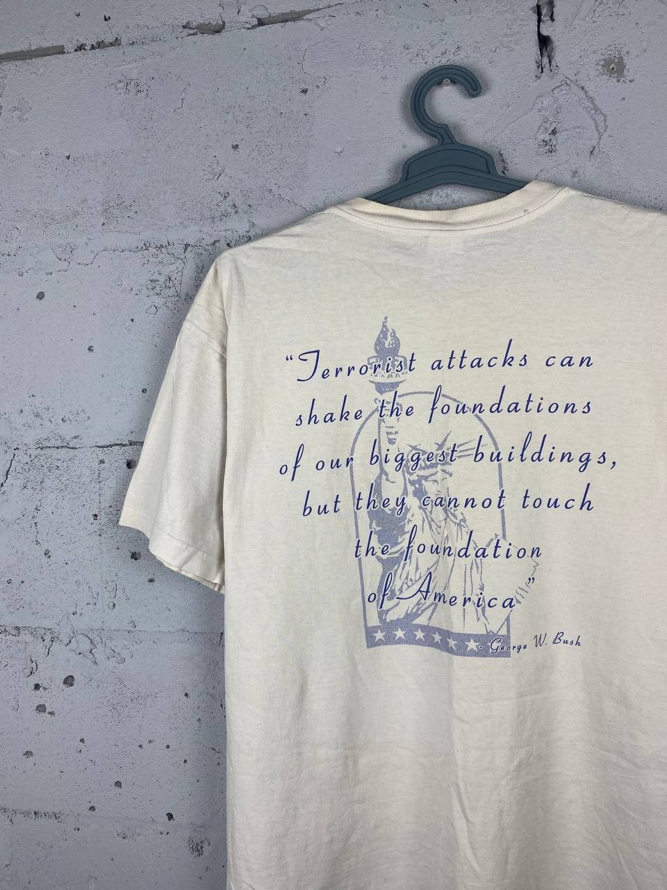 Vintage Vintage 9/11 Memorial America T-Shirt United We Stand Size US XL / EU 56 / 4 - 9 Thumbnail