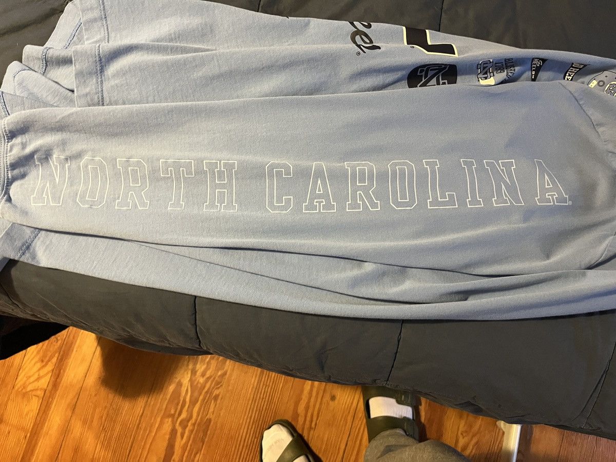 Jordan Brand × Nike UNC Jordan x Nike Long Sleeve Logo Tee Size US L / EU 52-54 / 3 - 4 Thumbnail