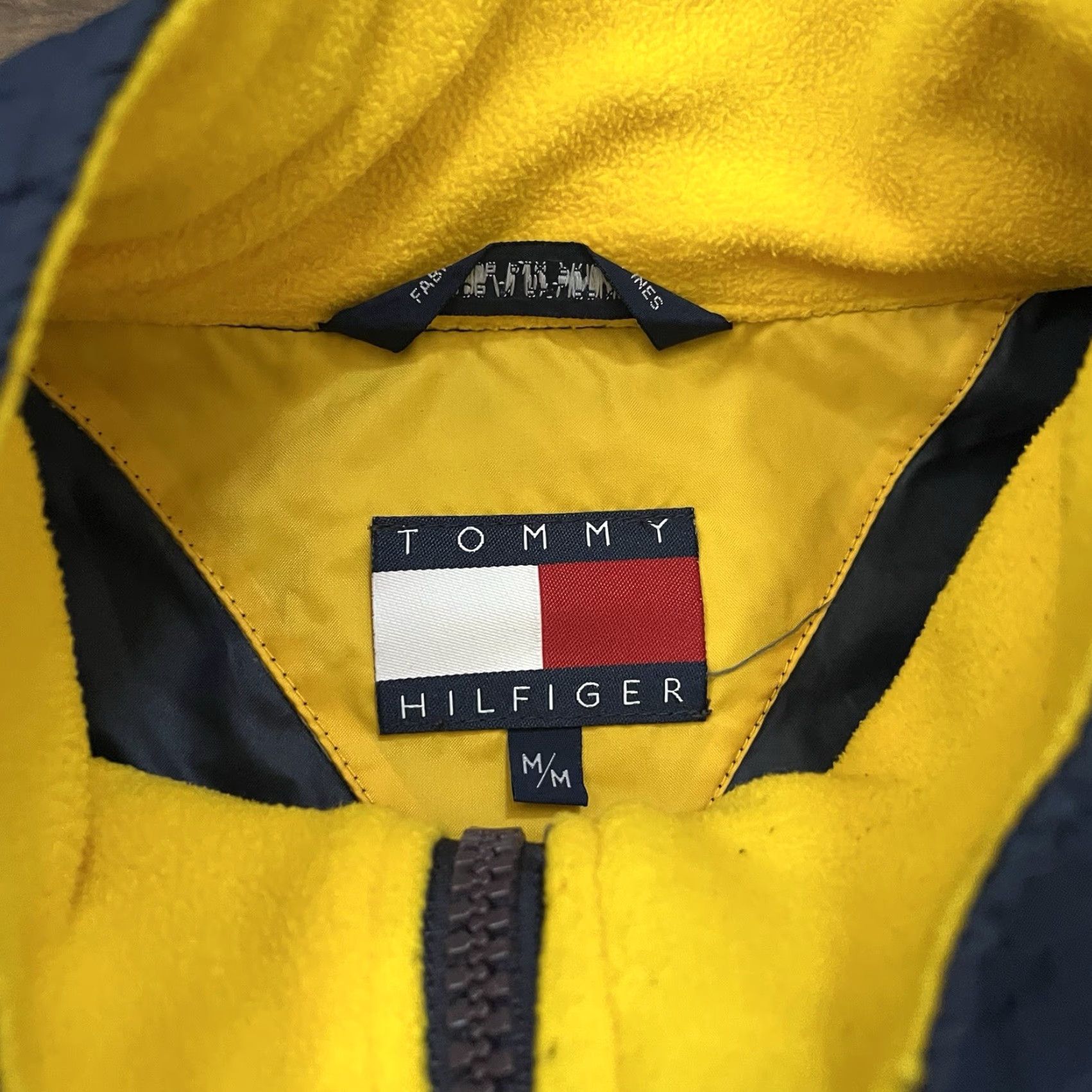 Tommy Hilfiger VINTAGE Tommy Hilfiger Windbreaker Jacket Blue Men’s M Full Zip 90s Windbreaker Logo Zip Hoodie Pockets Size US M / EU 48-50 / 2 - 4 Thumbnail