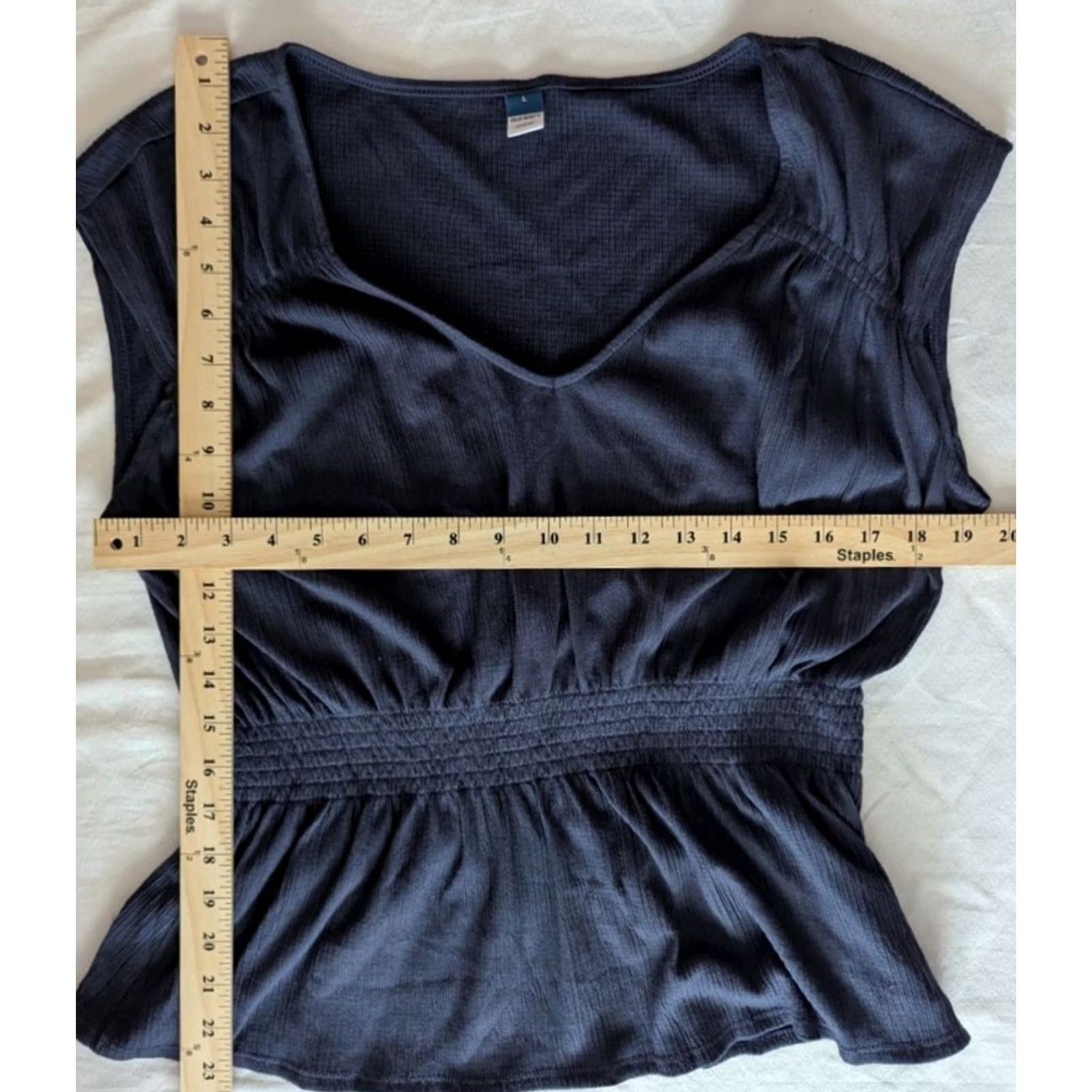Old Navy Old Navy Blouse Navy V-Neckline Smocked Peplum Top Women's Large Blue Minimalist Size L Size L / US 10 / IT 46 - 3 Thumbnail