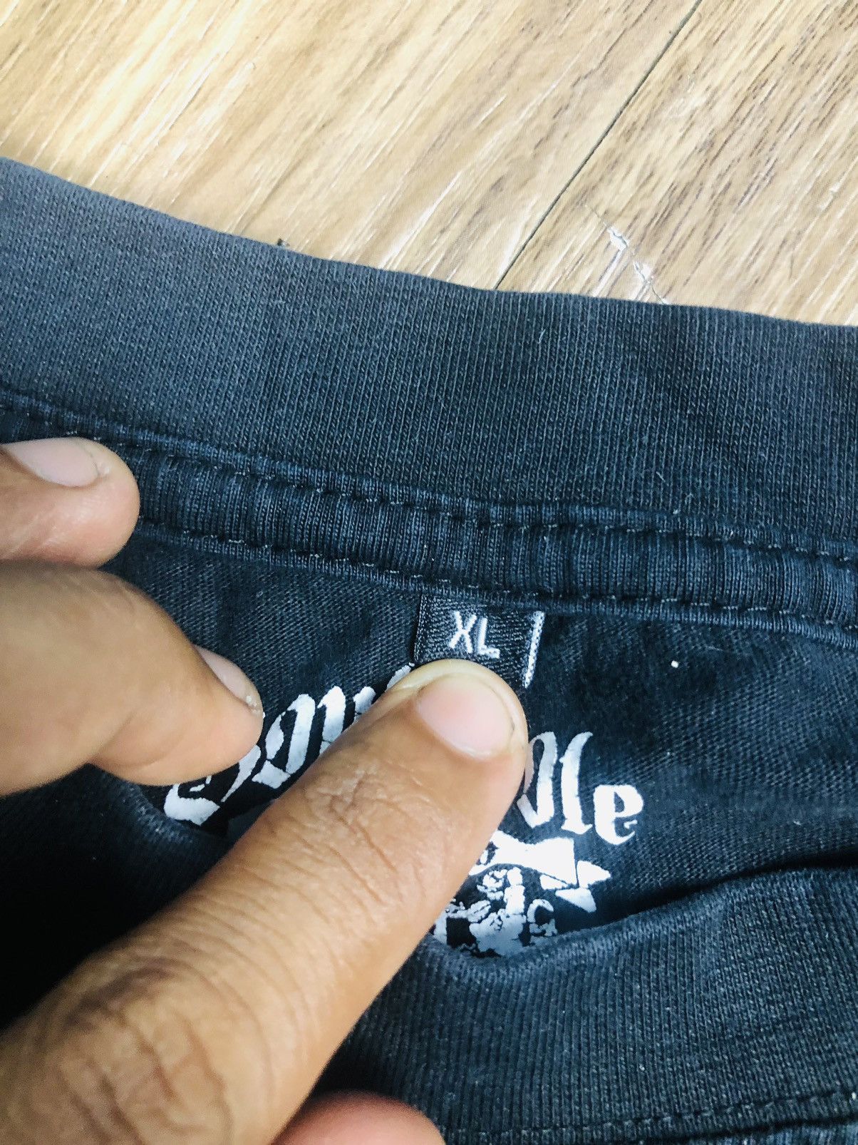 Southpole Southpole XL Black Fleur-de-lis Distressed Graphic Tee (39) Size US XL / EU 56 / 4 - 6 Thumbnail