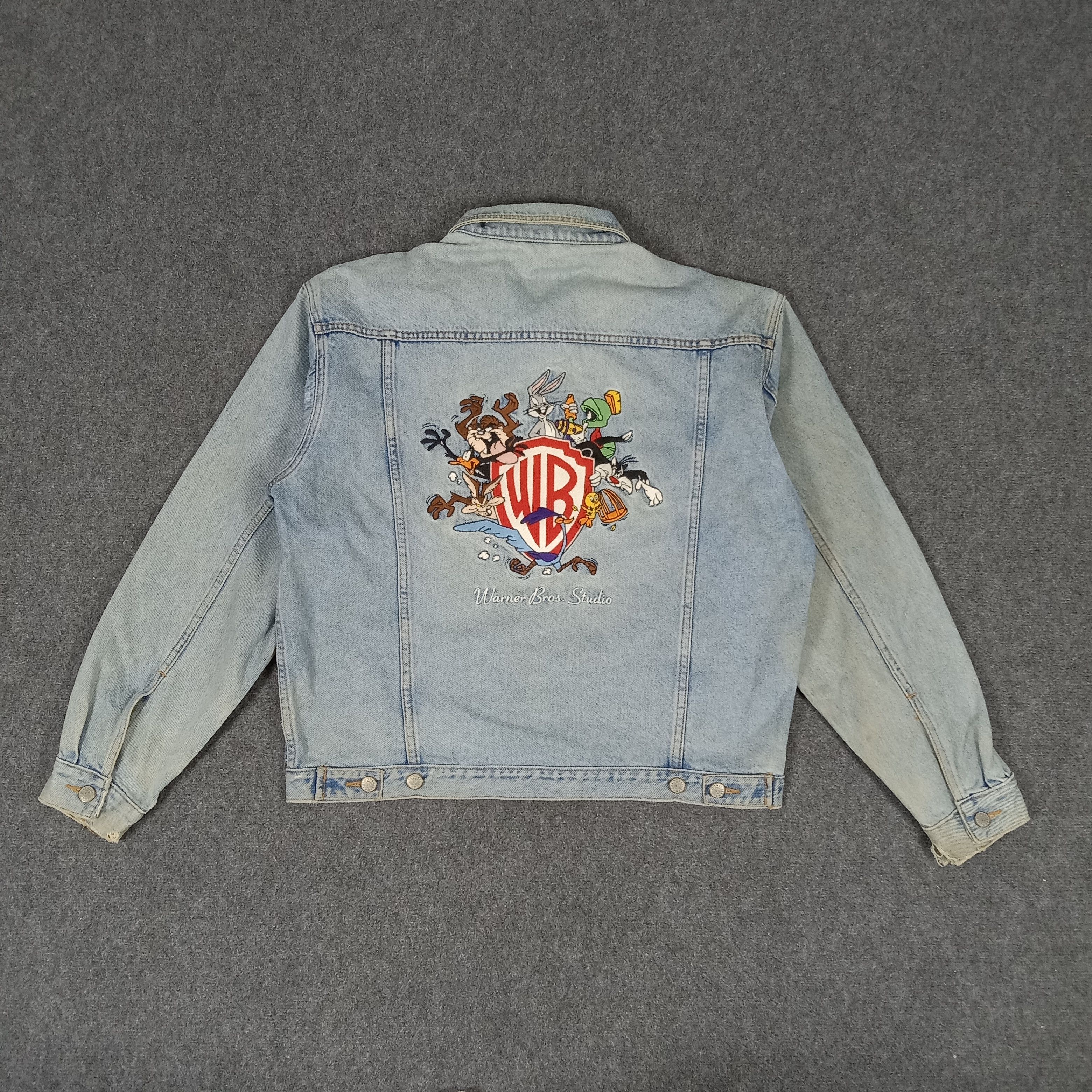 Vintage × Warner Bros Warner Bros. Studio Embroidery Design Denim Jacket Size US L / EU 52-54 / 3 - 1 Thumbnail