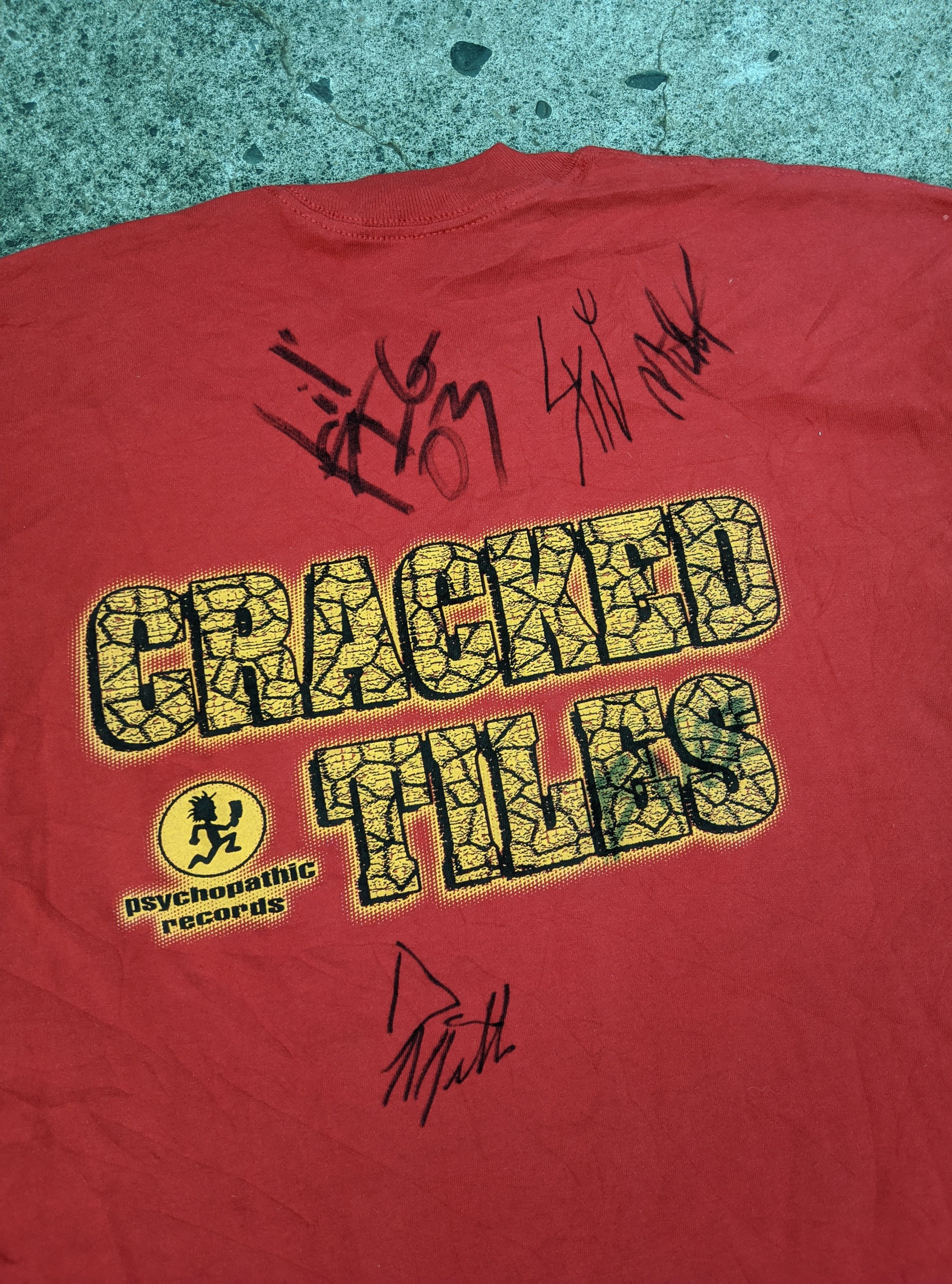 Band Tees × Vintage Vintage 2003 Zug Izland cracked tiles signed tshirt Size US XL / EU 56 / 4 - 3 Thumbnail