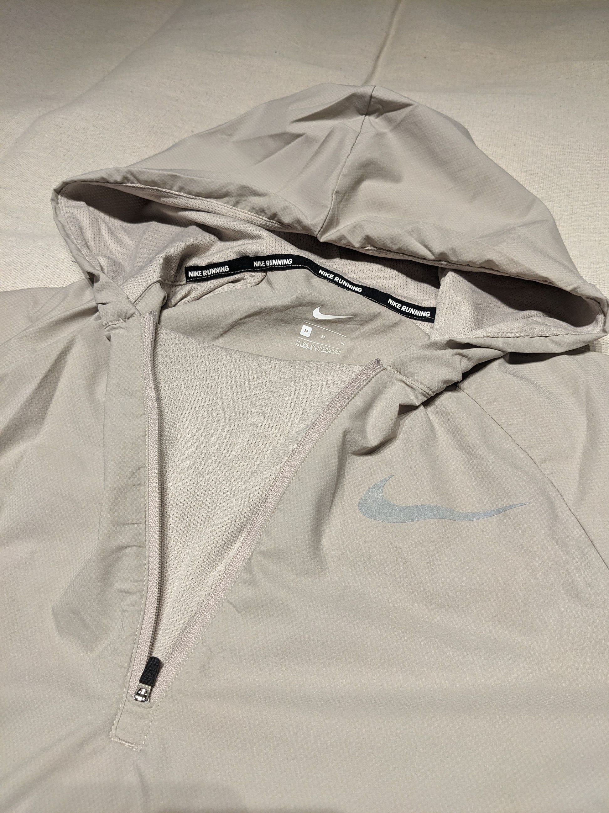Nike Nike running short sleeve hoodie mens M Size US M / EU 48-50 / 2 - 4 Thumbnail