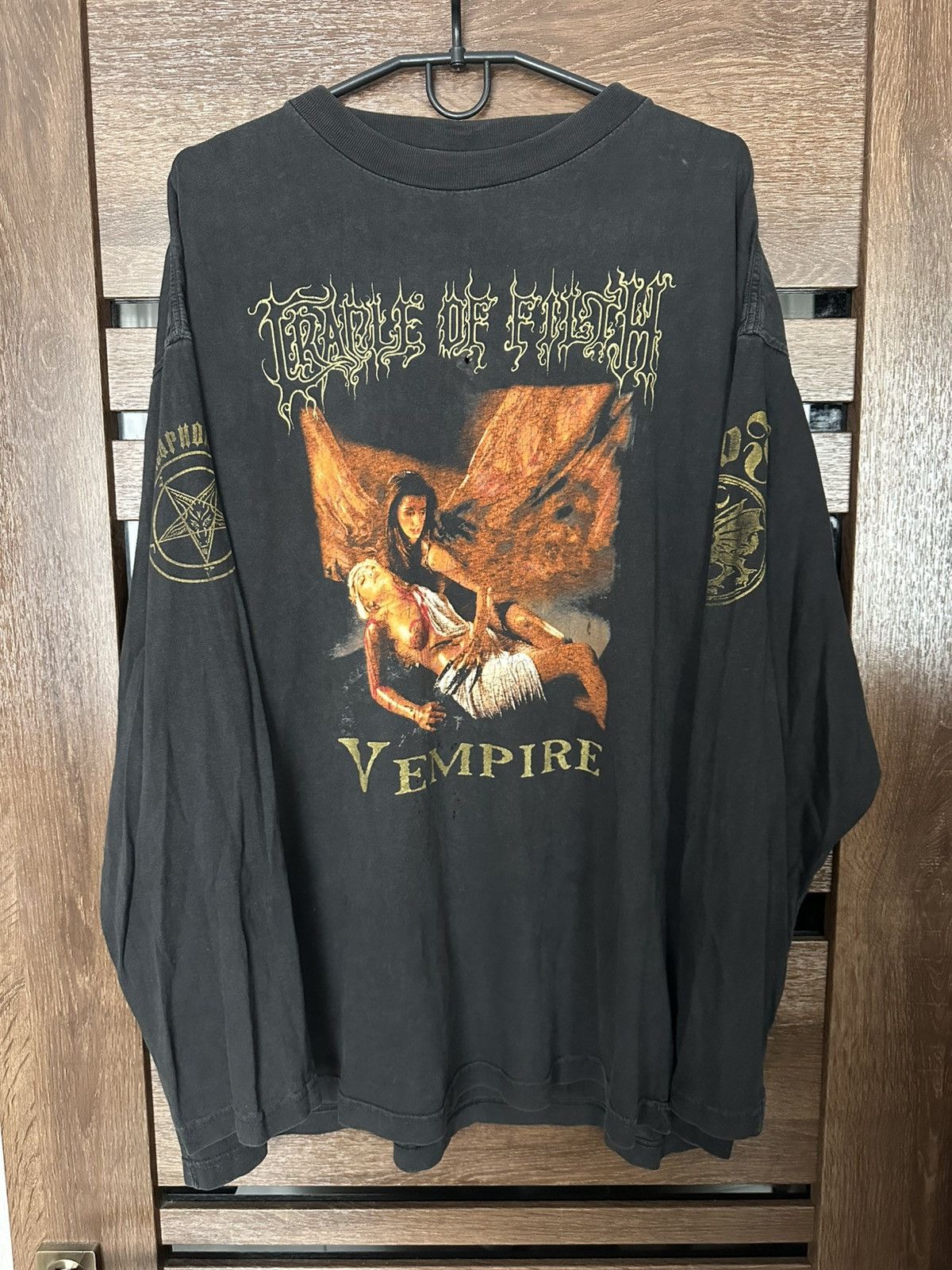 Band Tees 1996 Cradle Of Filth Vempire Vintage Long Sleeve T-Shirt Size US XL / EU 56 / 4 - 1 Thumbnail