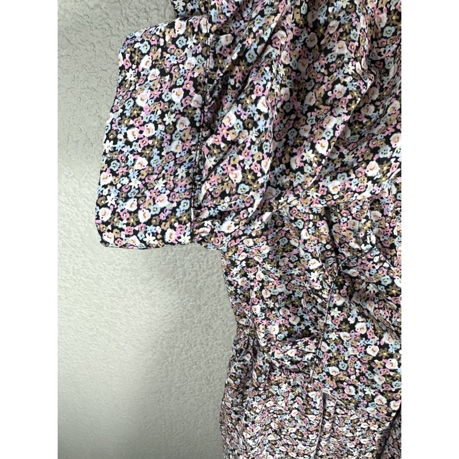 H&M H&M Black Pink Blue Microfloral Ruched Shift Dress Mini Long Sleeve Viscose Sz M Dress Womens Short Sleeve Floral Ruched Casual Party/Cocktail Size M / US 6-8 / IT 42-44 - 5 Thumbnail