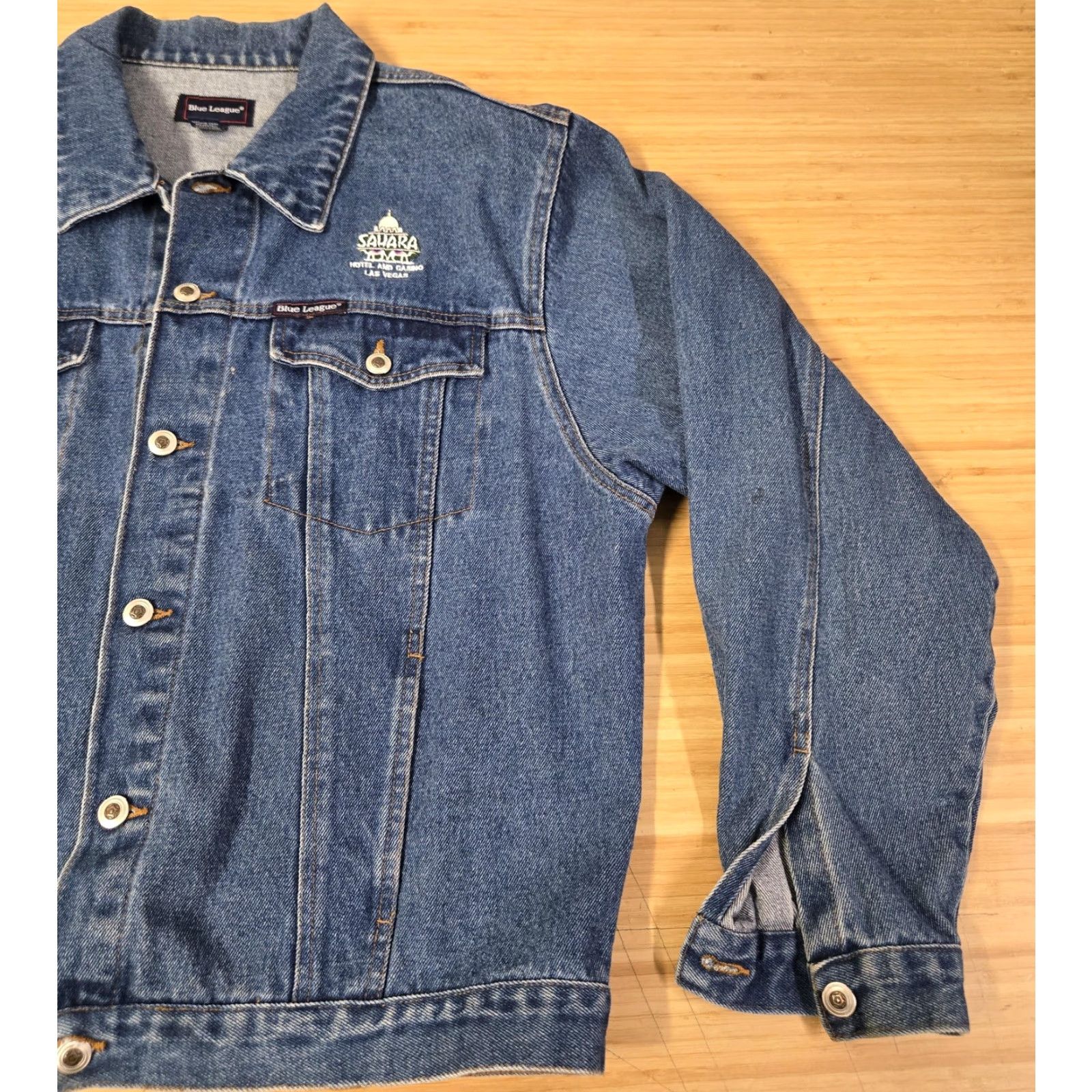 Denime Blue League Denim Jacket Mens Large Blue Trucker Sahara Hotel Casino Vegas Logo Size US L / EU 52-54 / 3 - 2 Thumbnail