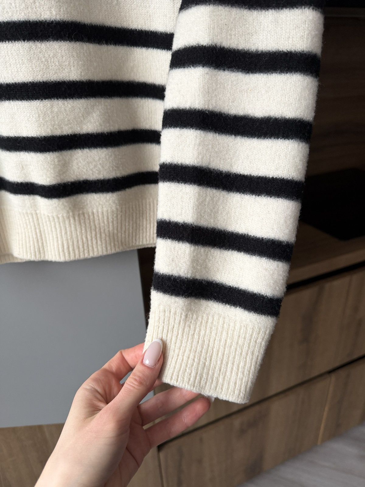 Saint Laurent Paris Saint Laurent Paris White & Black Wool Striped Sweater Size XS / US 0-2 / IT 36-38 - 4 Thumbnail