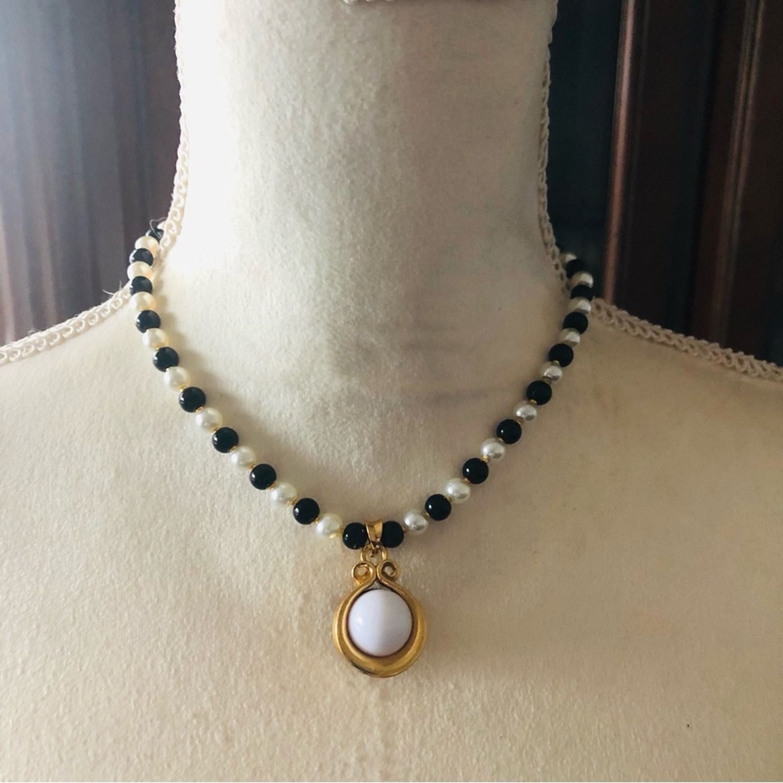 Handmade Handcrafted repurpose framed pearl pendant necklace Size ONE SIZE - 4 Thumbnail