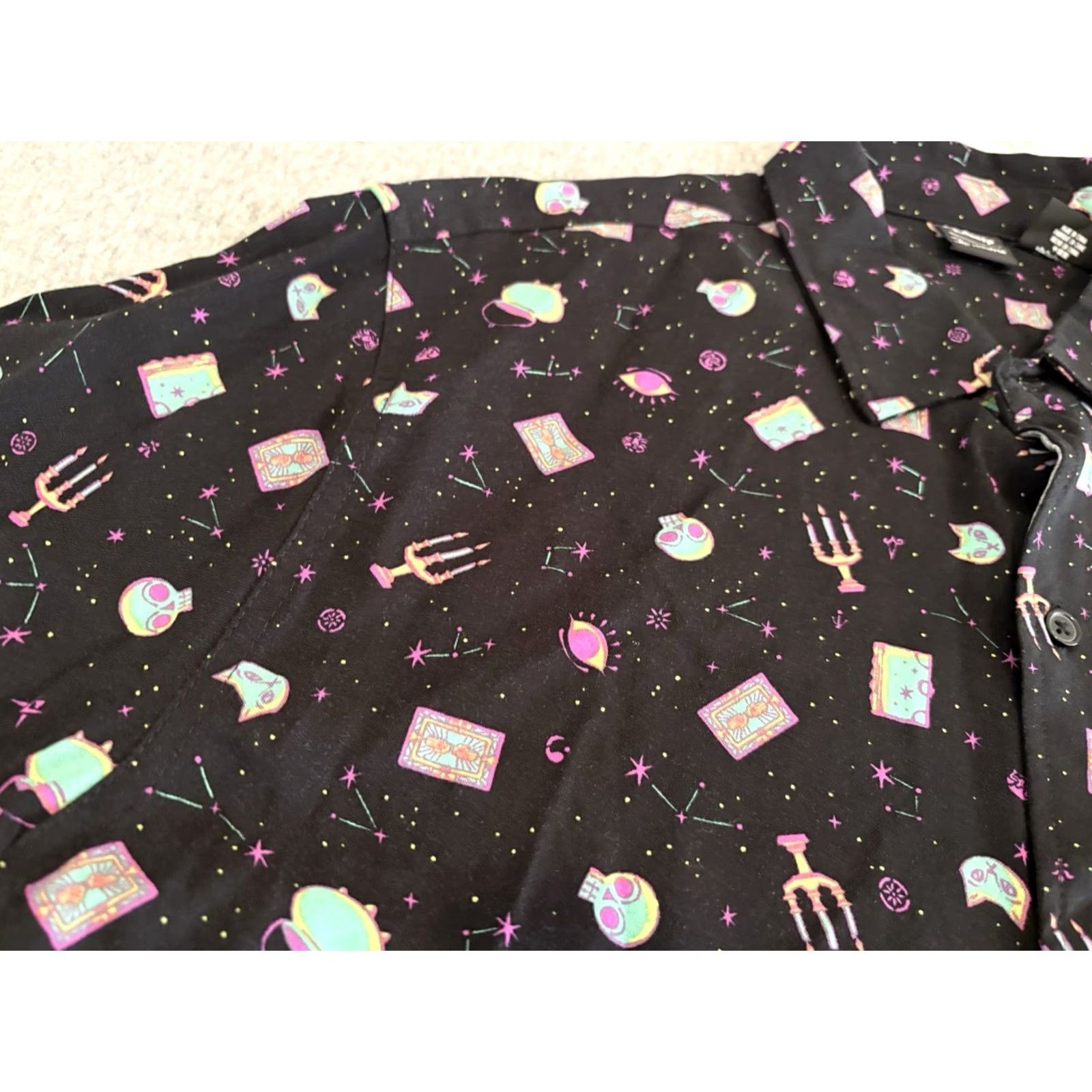 Disney Disney Hocus Pocus Button Up Shirt Mens Small Black Halloween AOP Short Sleeve Women? Size US S / EU 44-46 / 1 - 3 Thumbnail