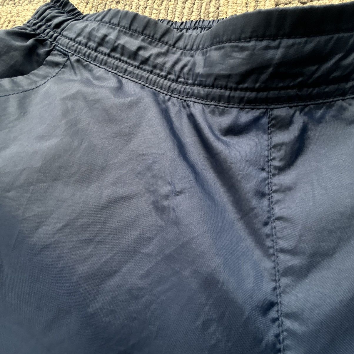 Nike Nike Vtg Y2K Windbreaker Nylon Embroidered Swoosh Shorts Size 30" / US 8 / IT 44 - 3 Thumbnail