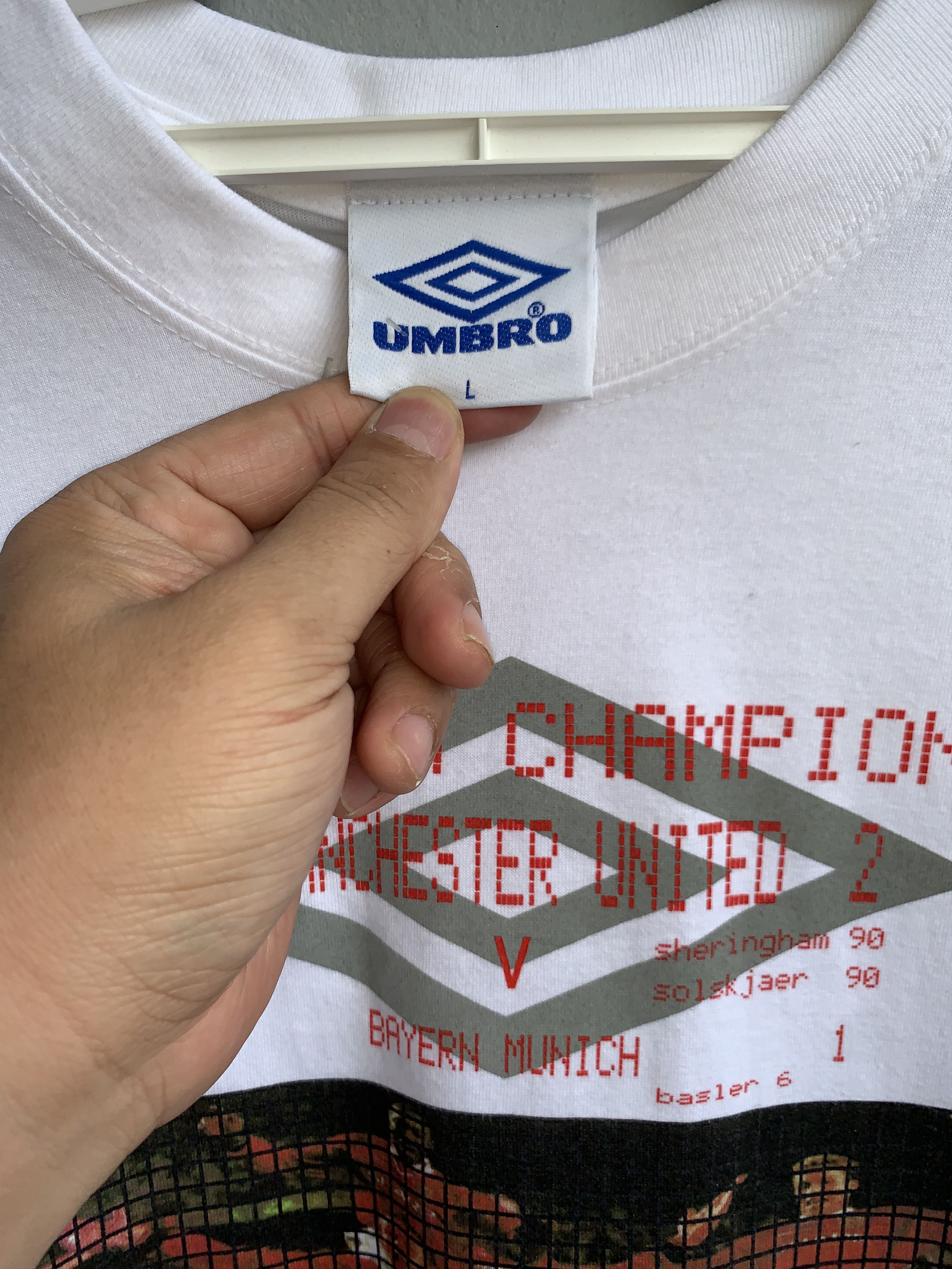 Umbro Manchester United Vs Bayern Munich Umbro Shirt Size US L / EU 52-54 / 3 - 4 Thumbnail