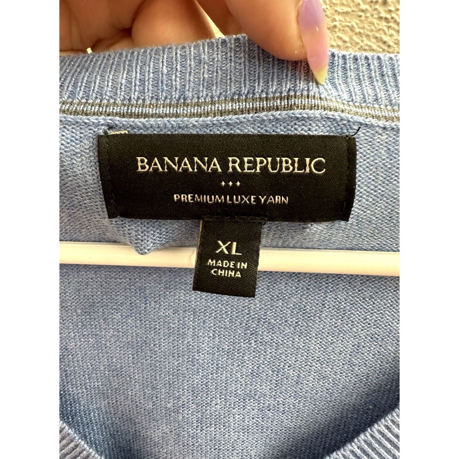 Banana Republic Banana Republic Mens Sweater Shirt XL Blue Long Sleeve Knit V-Neck LuxeYarn Pullover Regular Fit Mens, Casual, Golf, Hiking, Walking, USA Theme Size US XL / EU 56 / 4 - 3 Thumbnail