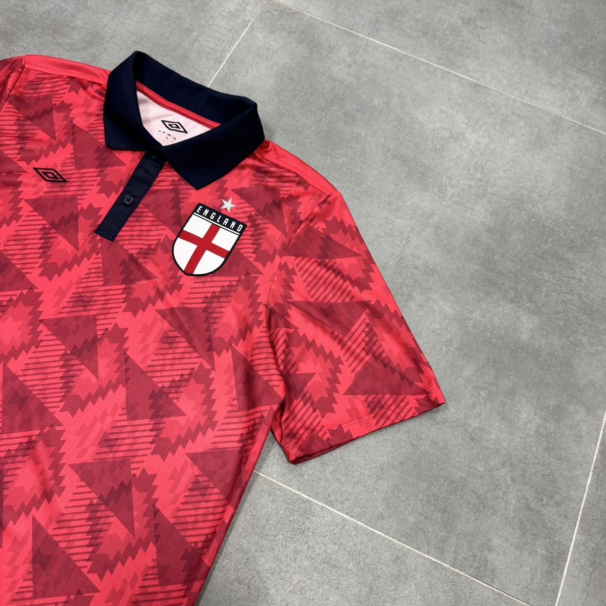 Umbro Umbro England National Team 2018 Retro Soccer Jersey Size L Size US L / EU 52-54 / 3 - 5 Thumbnail