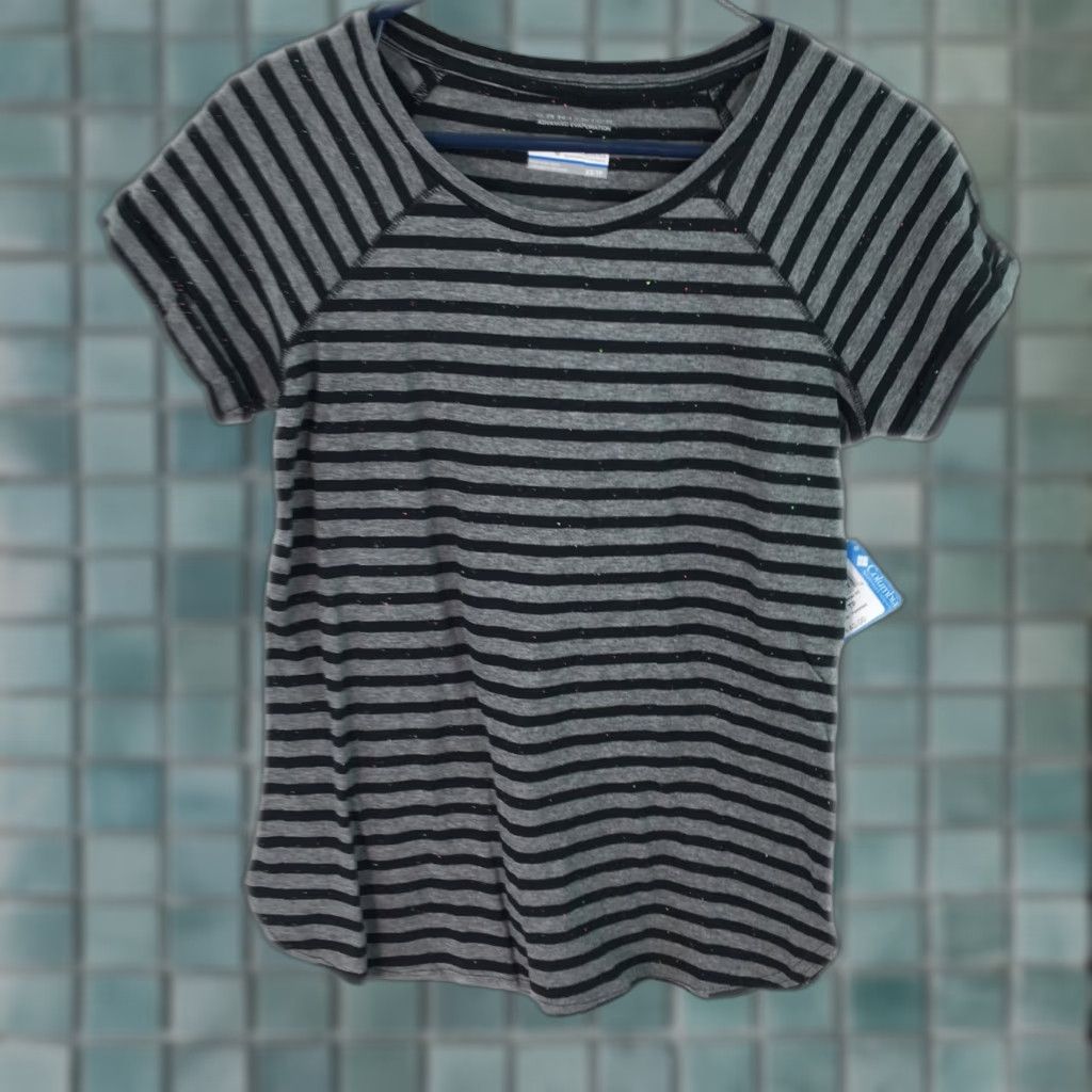 Vintage VINTAGE Columbia Activewear Top - Women's Black Size XS Short Sleeve Pullover Athletic Shirt Size XS / US 0-2 / IT 36-38 - 1 Thumbnail