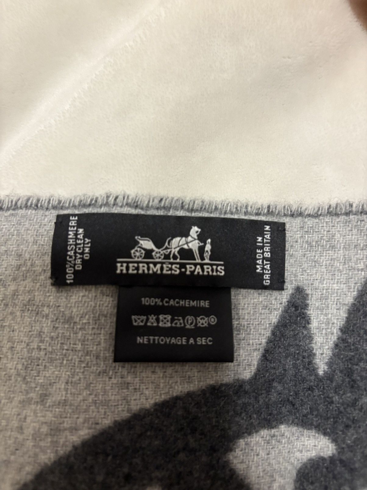 Hermes Hermes cashmere horse head reversible scarf Size ONE SIZE - 3 Thumbnail