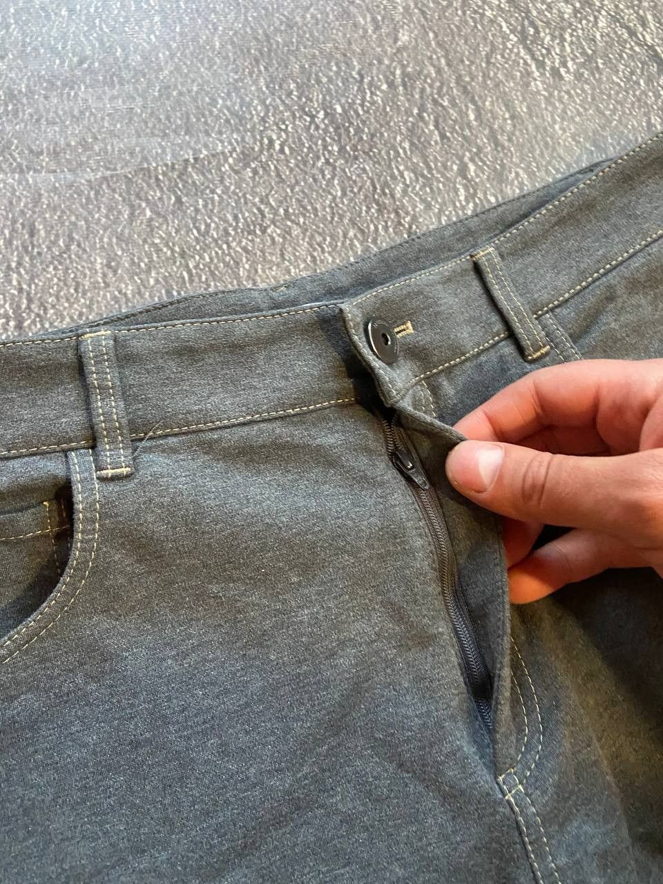 Brunello Cucinelli runello Cucinelli Grey Curved Leg Trousers Size 30" / US 8 / IT 44 - 9 Thumbnail