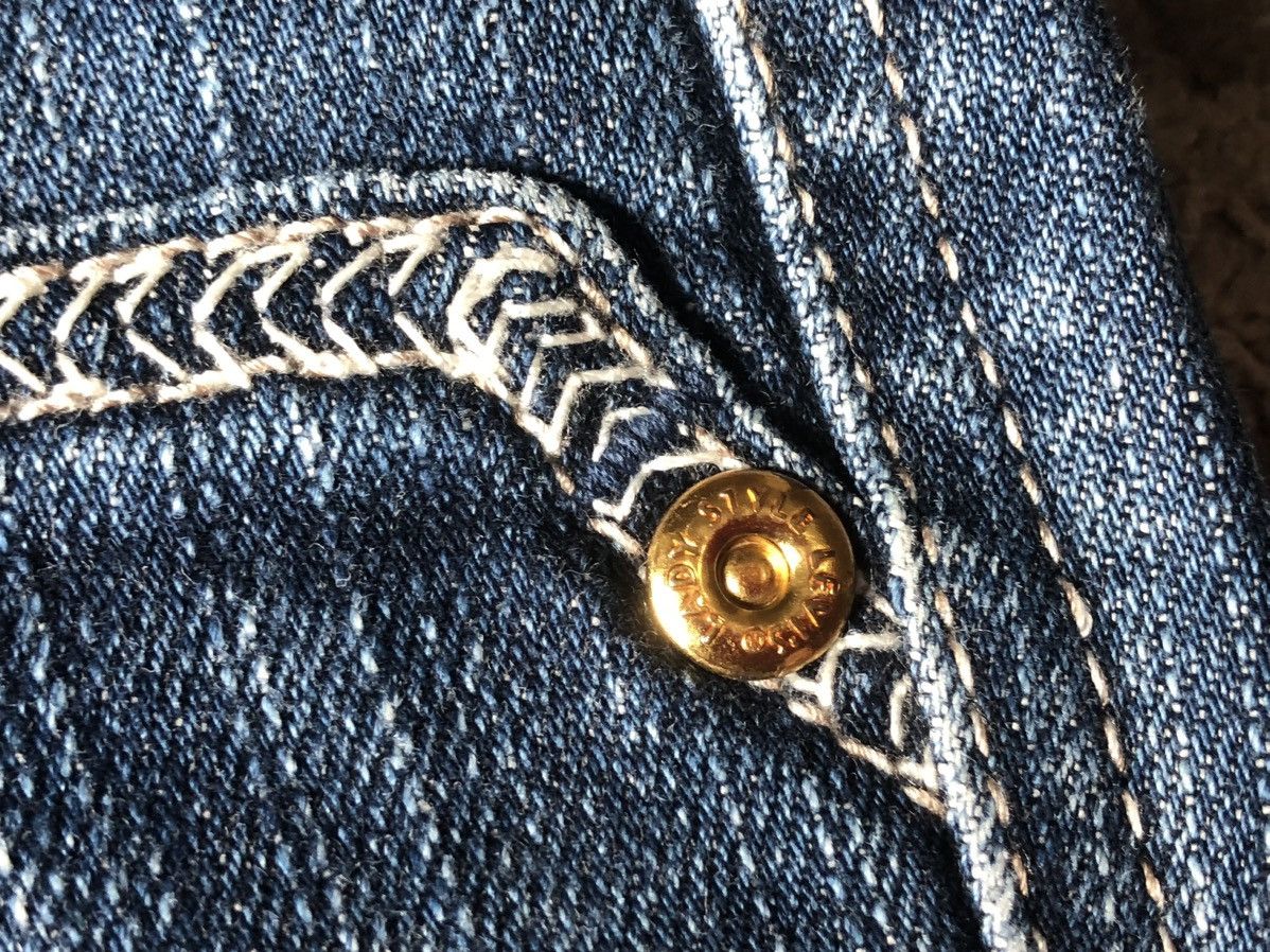 Levi's ‼️Last Drop‼️Vtg🔥Levi’s🔥Flared Distressed Denim Ladies Size 27" / US 4 / IT 40 - 6 Thumbnail