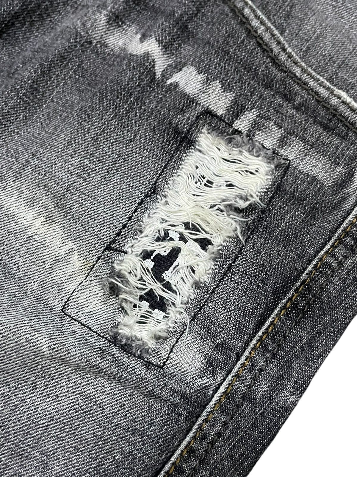 HIDEAWAYS × LOWBOX × Le Grande Bleu (L.G.B.) Hideaways Nicole Distressed Poems Patched Flared Jeans Size US 32 / EU 48 - 12 Thumbnail