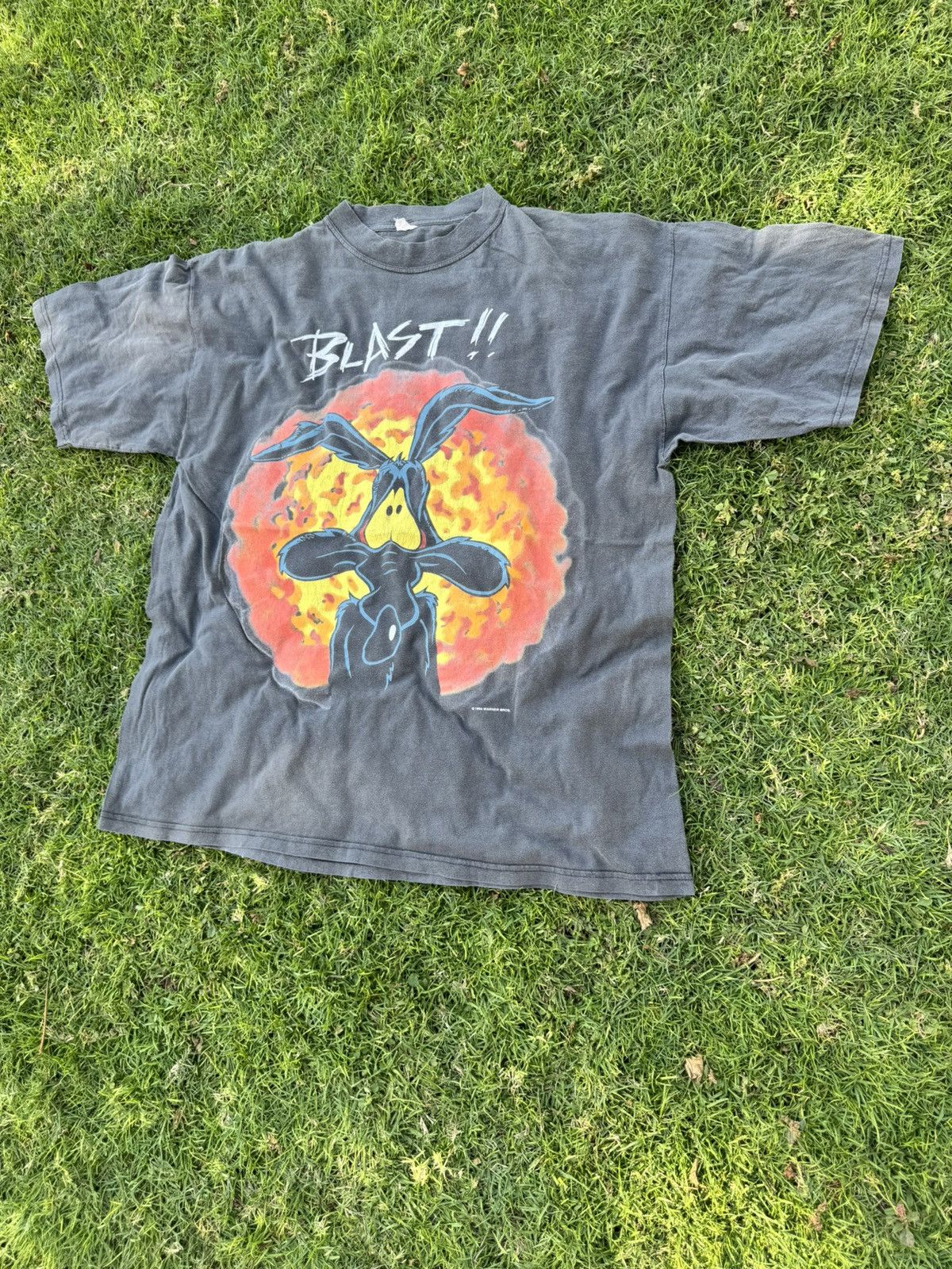 Vintage Vintage Warner Bros Looney Tunes Coyote Blast 1995 T-shirt Size US XL / EU 56 / 4 - 2 Thumbnail