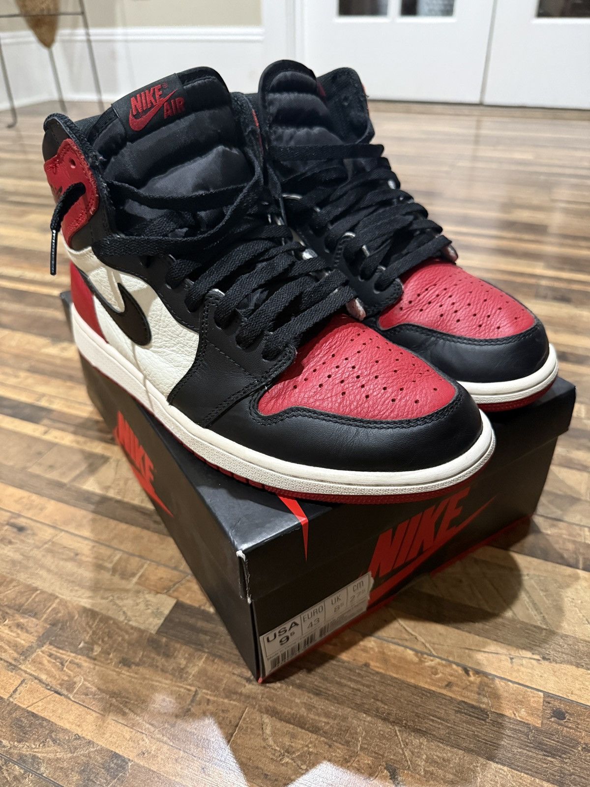 Jordan Brand Nike Air Jordan Retro 1 High Bred Toe Size US 9.5 / EU 42-43 - 1 Thumbnail