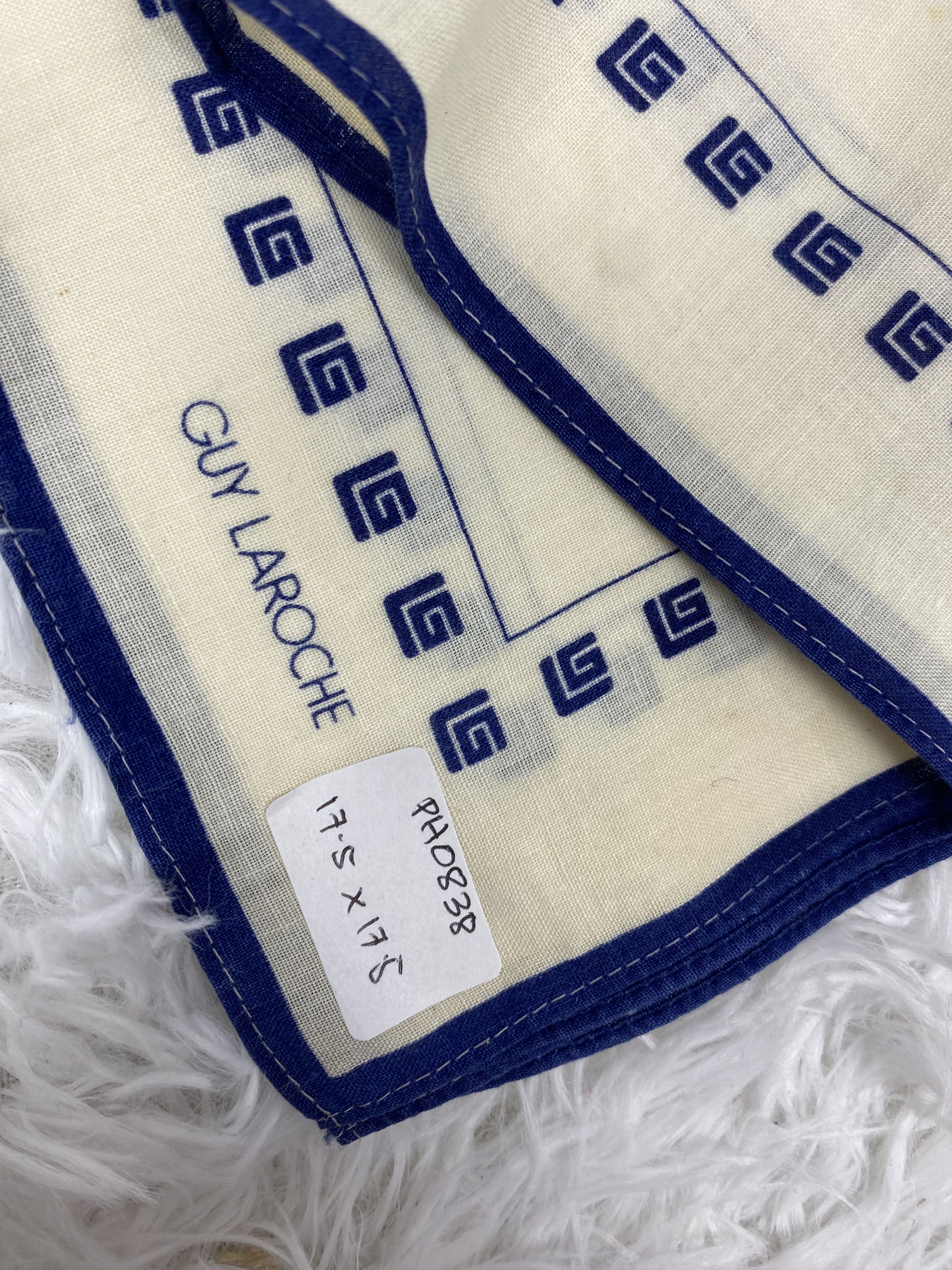 Guy Laroche × Vintage Vintage Guy Laroche Handkerchief Neckerchief PH0838 Size ONE SIZE - 2 Thumbnail
