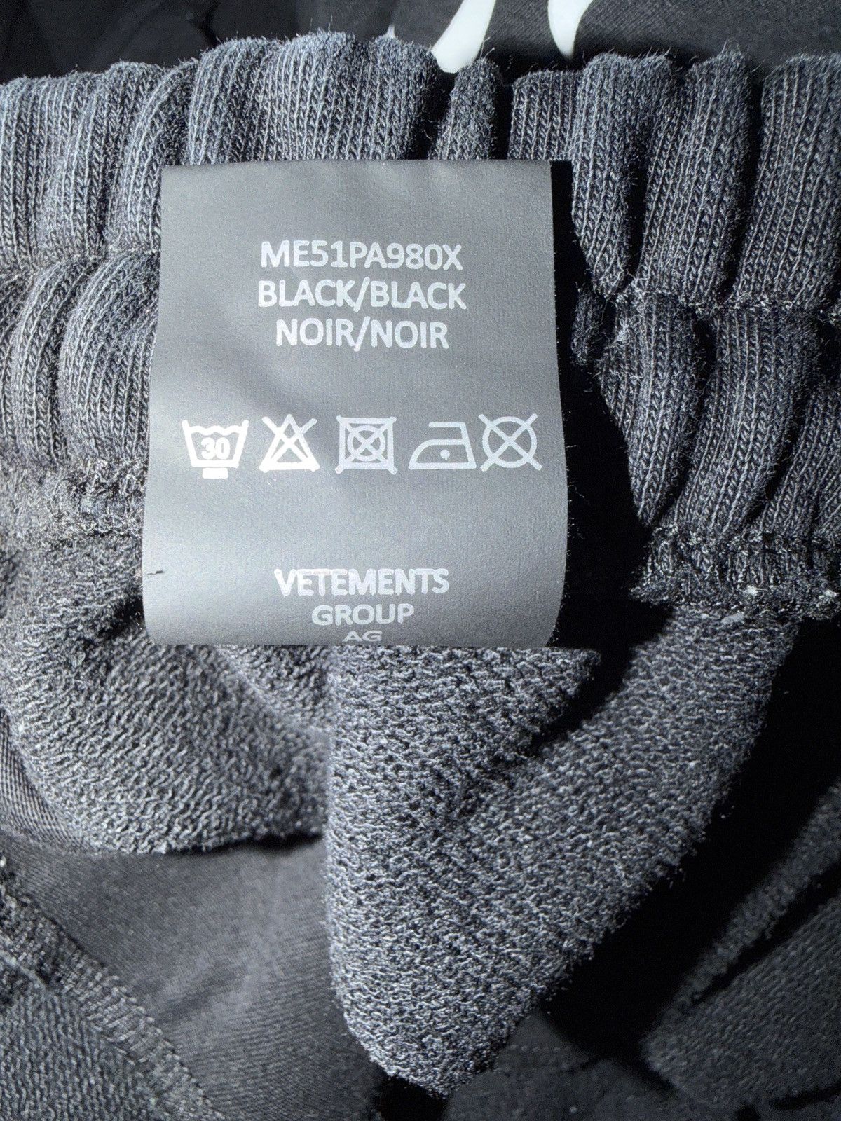 Vetements Vetements Reconstructed Gothic Logo Sweatpants Size US 32 / EU 48 - 5 Thumbnail