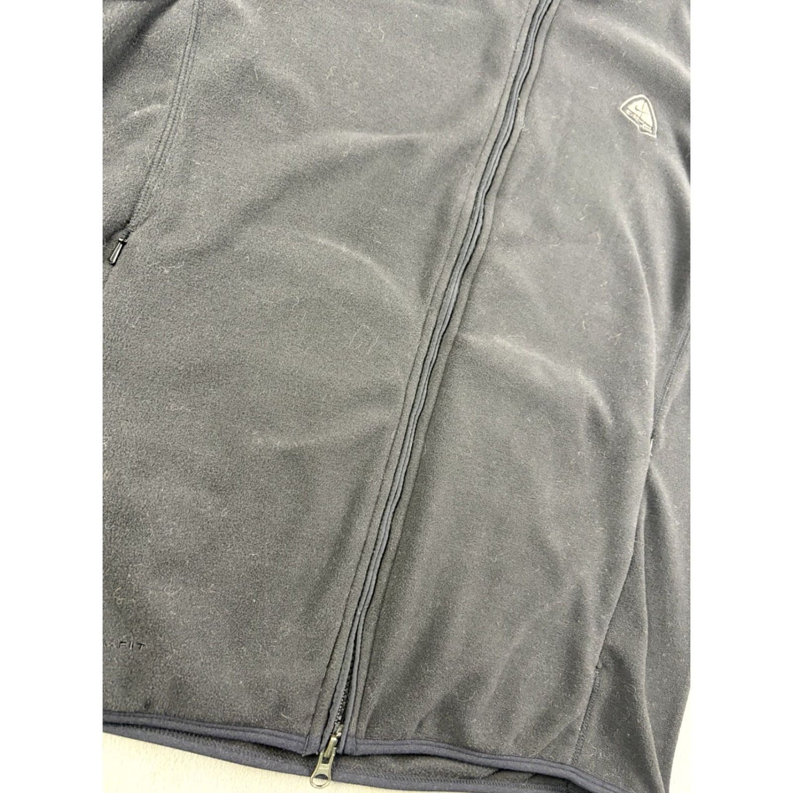 Nike VINTAGE Nike ACG Vest Men L Black Full Zip Fleece Trek Outdoors 90s Logo Embroidered Polyester Lining Zip Casual Mens Size US L / EU 52-54 / 3 - 3 Thumbnail