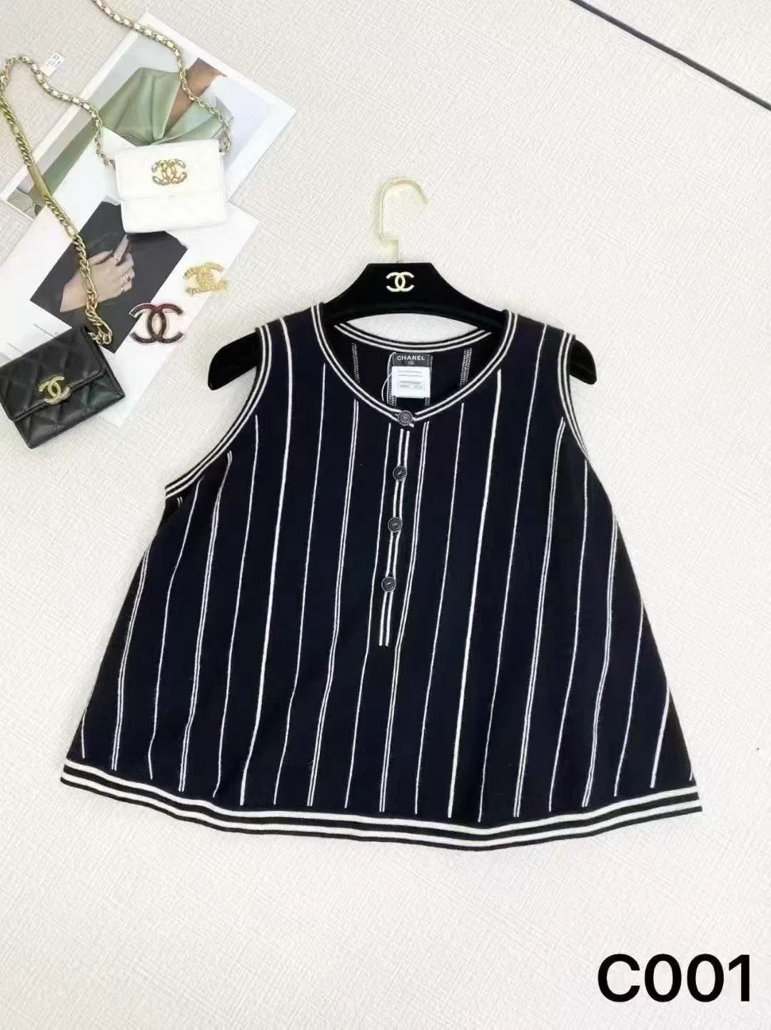 Chanel CHANEL cashmere vest like new 42 Size M / US 6-8 / IT 42-44 - 1 Thumbnail