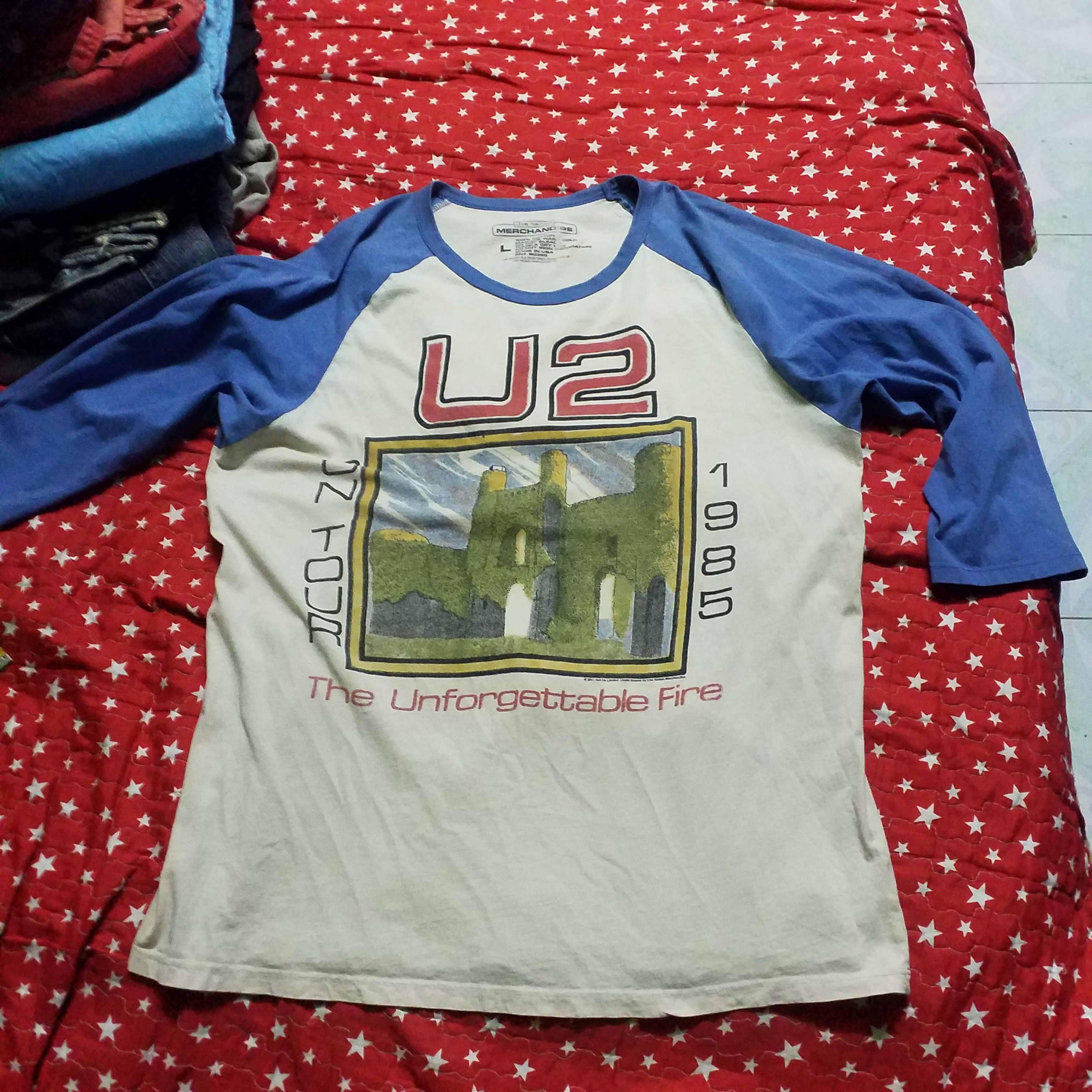 Band Tees RAGLAN U2 ON TOUR 1985 THE UNFORGETTABLE FIRE Size US L / EU 52-54 / 3 - 1 Thumbnail