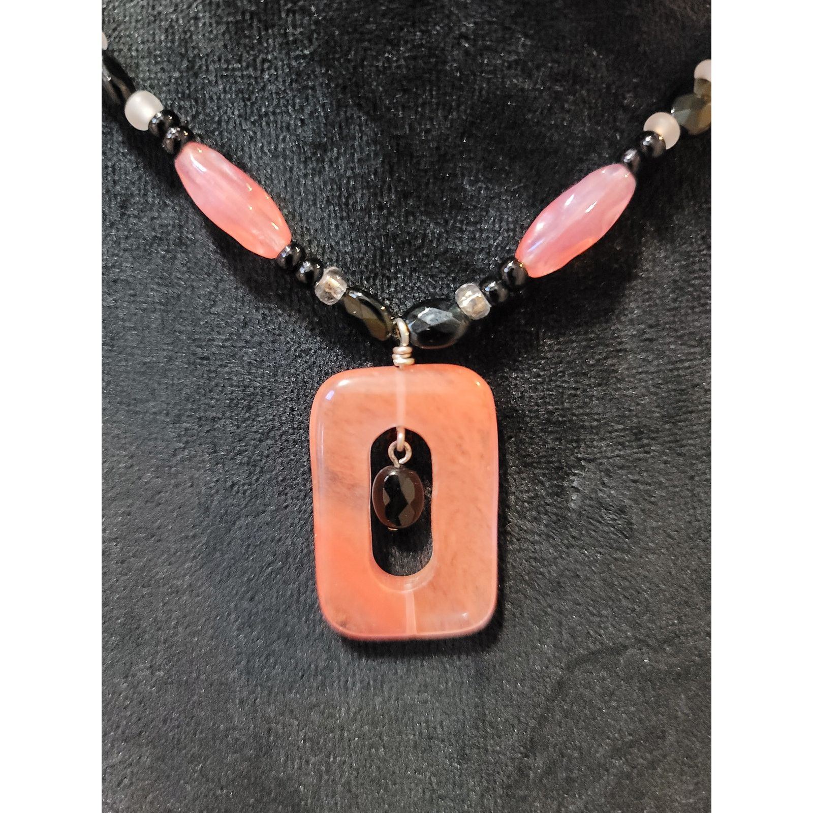 The Unbranded Brand Pink And Black Beaded Necklace With Oval Pendant Hook Clasp Size ONE SIZE - 3 Thumbnail