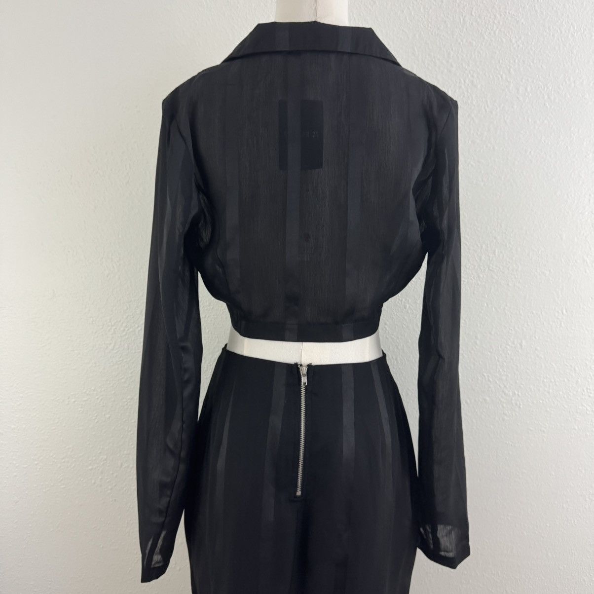 Forever 21 FOREVER 21 Black Office Siren Two Piece Top & Skirt Size S / US 4 / IT 40 - 8 Thumbnail