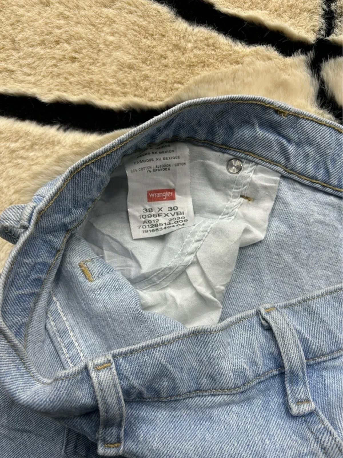Other Men’s vintage wrangler baggy fit jeans Y2K style size 38x30 Size US 38 / EU 54 - 3 Thumbnail