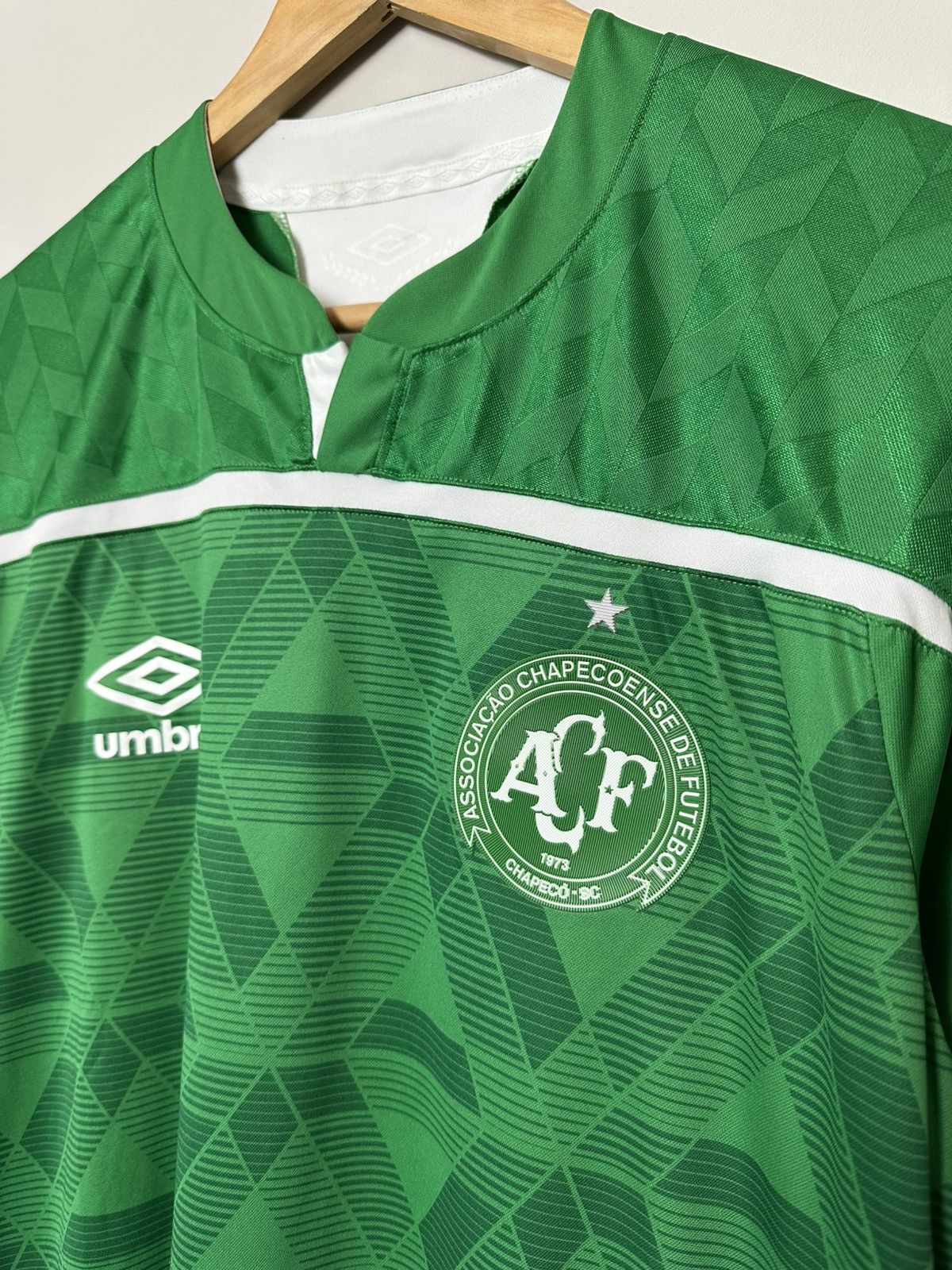 Umbro Chapecoense 2021 Umbro Brazil Football Jersey Green Shirt M Size US M / EU 48-50 / 2 - 3 Thumbnail