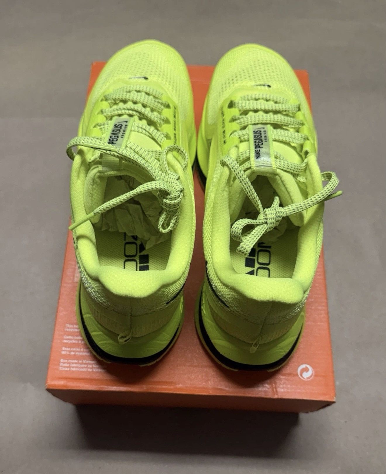 Nike Nike Air Pegasus Premium Volt Mens sz 7.5 Running shoes NEW! Size US 7.5 / EU 40-41 - 4 Thumbnail