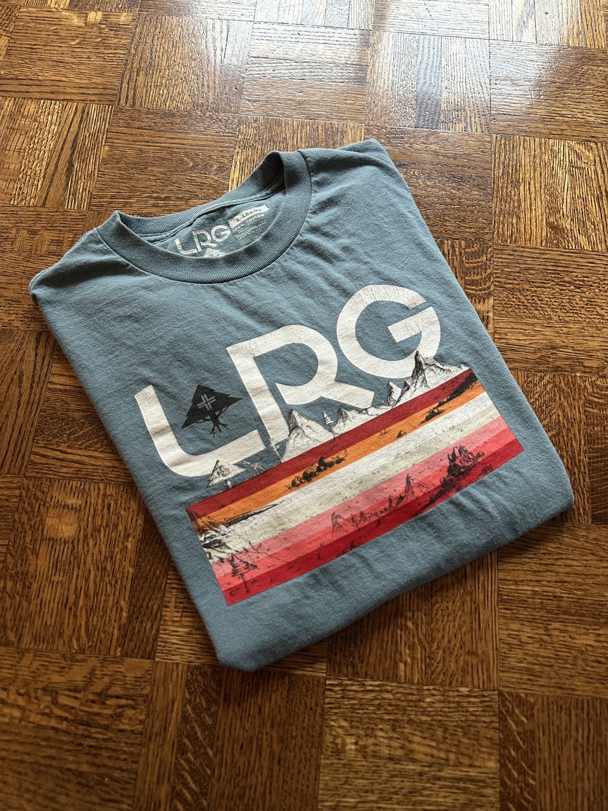 LRG × Vintage Vintage Y2K LRG Mountain Graphic Tee Shirt Size US XL / EU 56 / 4 - 1 Thumbnail