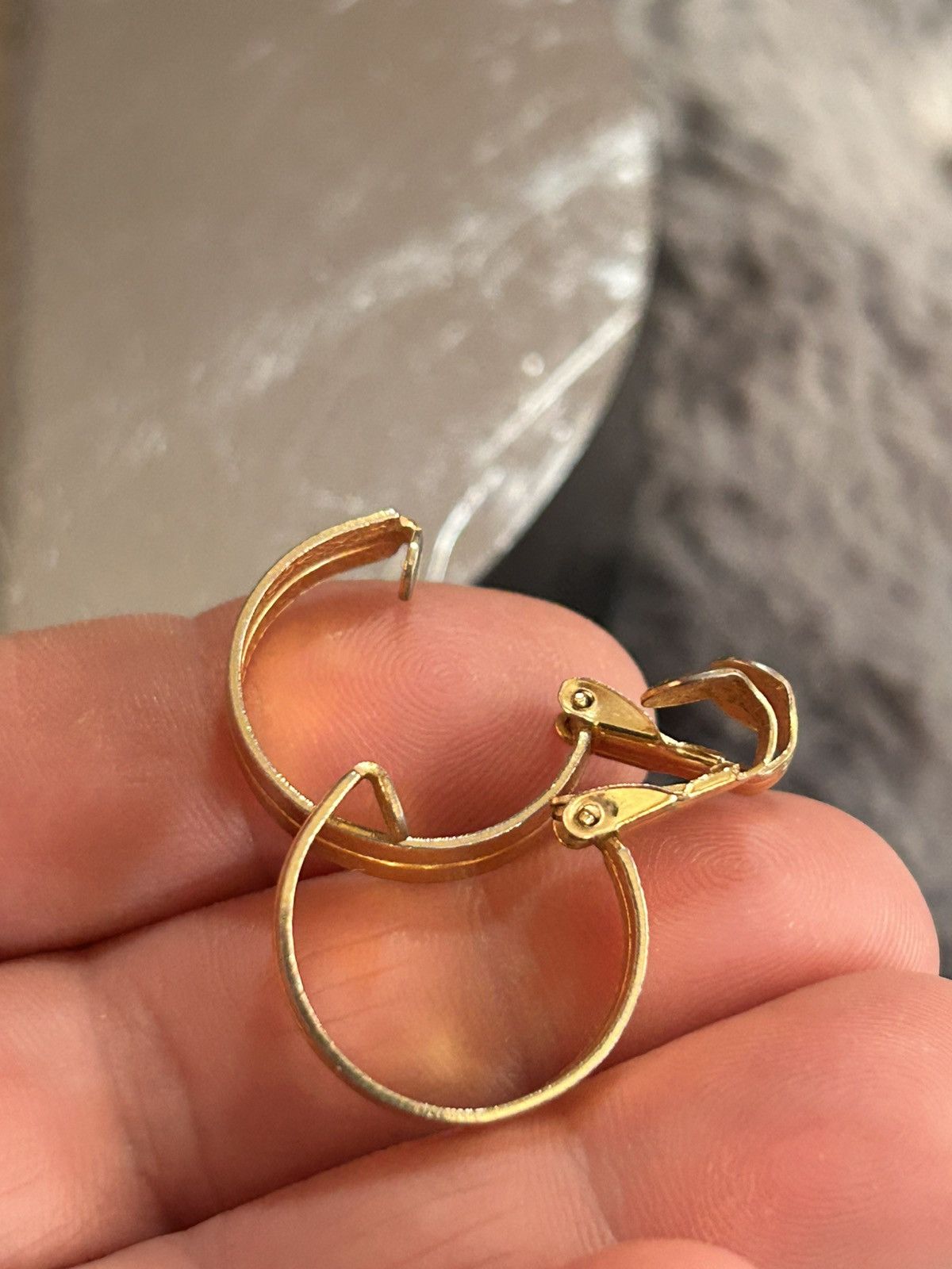 Vintage Vintage 70s gold plated clip on hoop earrings Size ONE SIZE - 5 Thumbnail