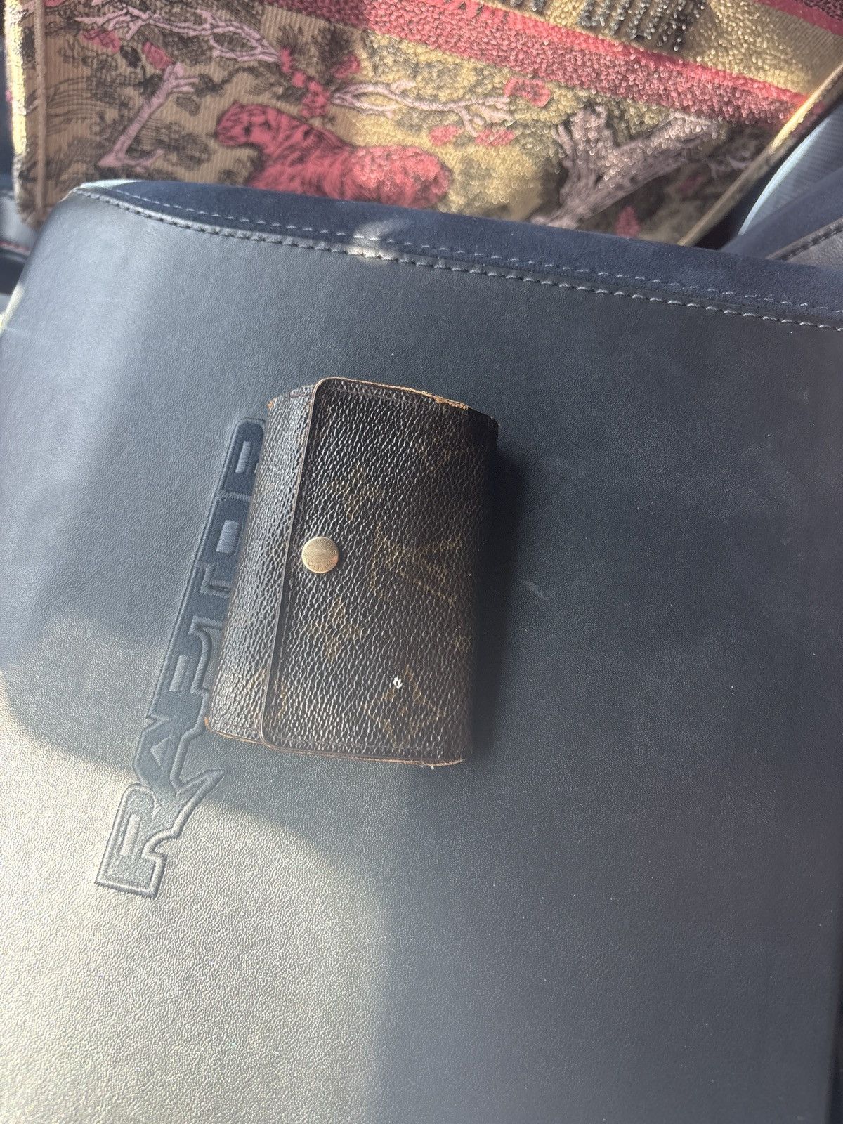 Louis Vuttion Keyholder/Wallet