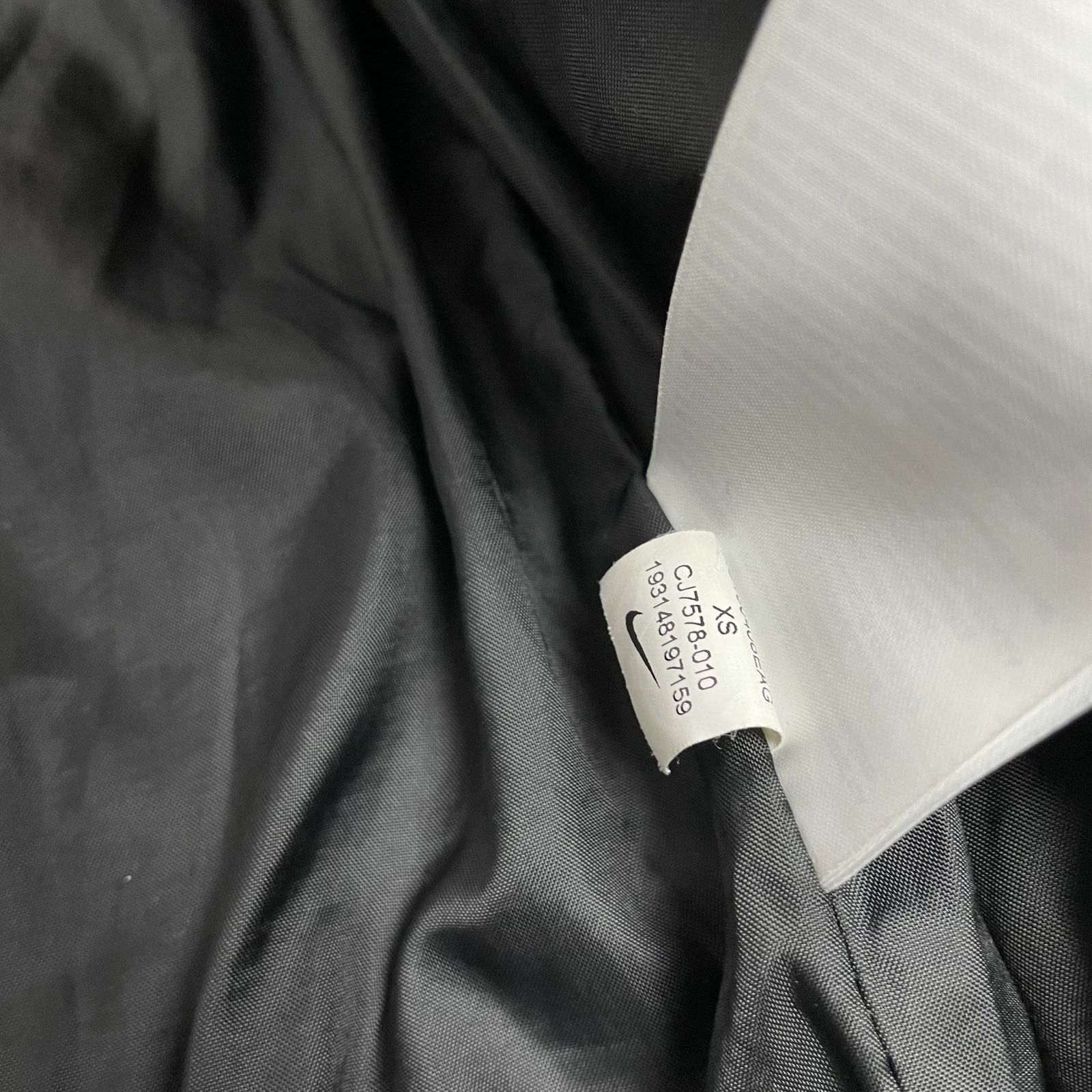 Nike Nike Women's Black Long Sleeve Hooded Puffer Jacket XS Size XS / US 0-2 / IT 36-38 - 17 Thumbnail
