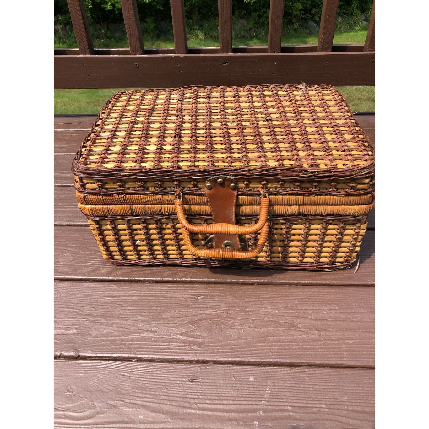 Other Vintage Women’s Brown Picnic Wicker Basket with Red and Whit Size ONE SIZE - 1 Thumbnail