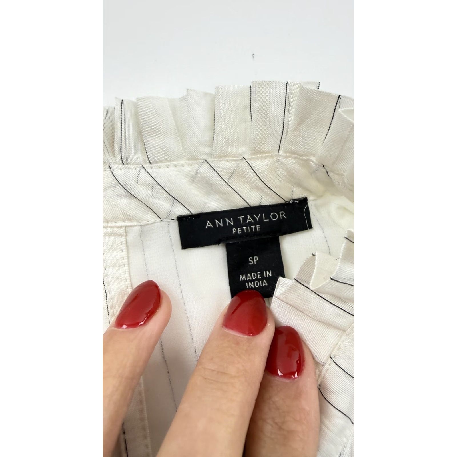 Ann Taylor Ann Taylor Blouse Womens Petite S White Striped Ruffle Mock Neck Sleeveless Size S / US 4 / IT 40 - 2 Thumbnail