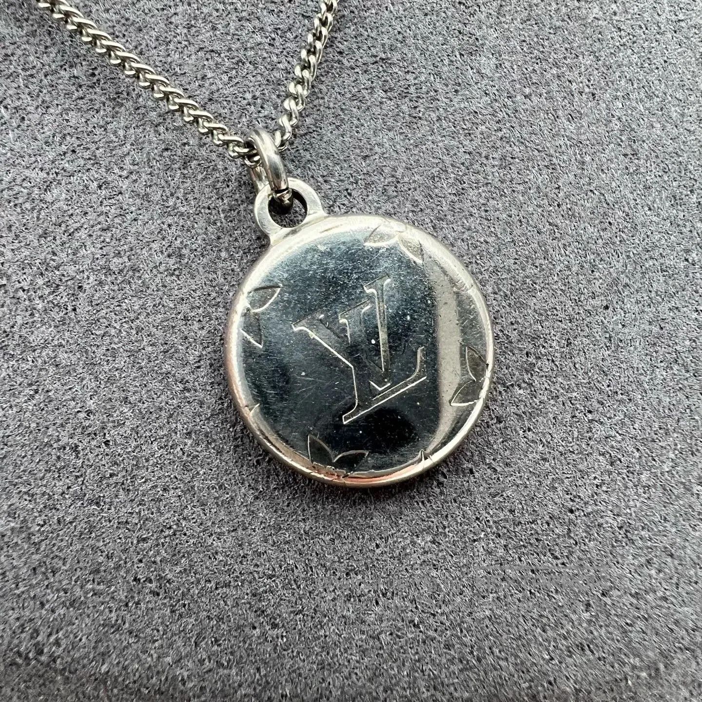 Louis Vuitton Louis Vuitton Three-in-one pattern carved necklace Size ONE SIZE - 4 Thumbnail