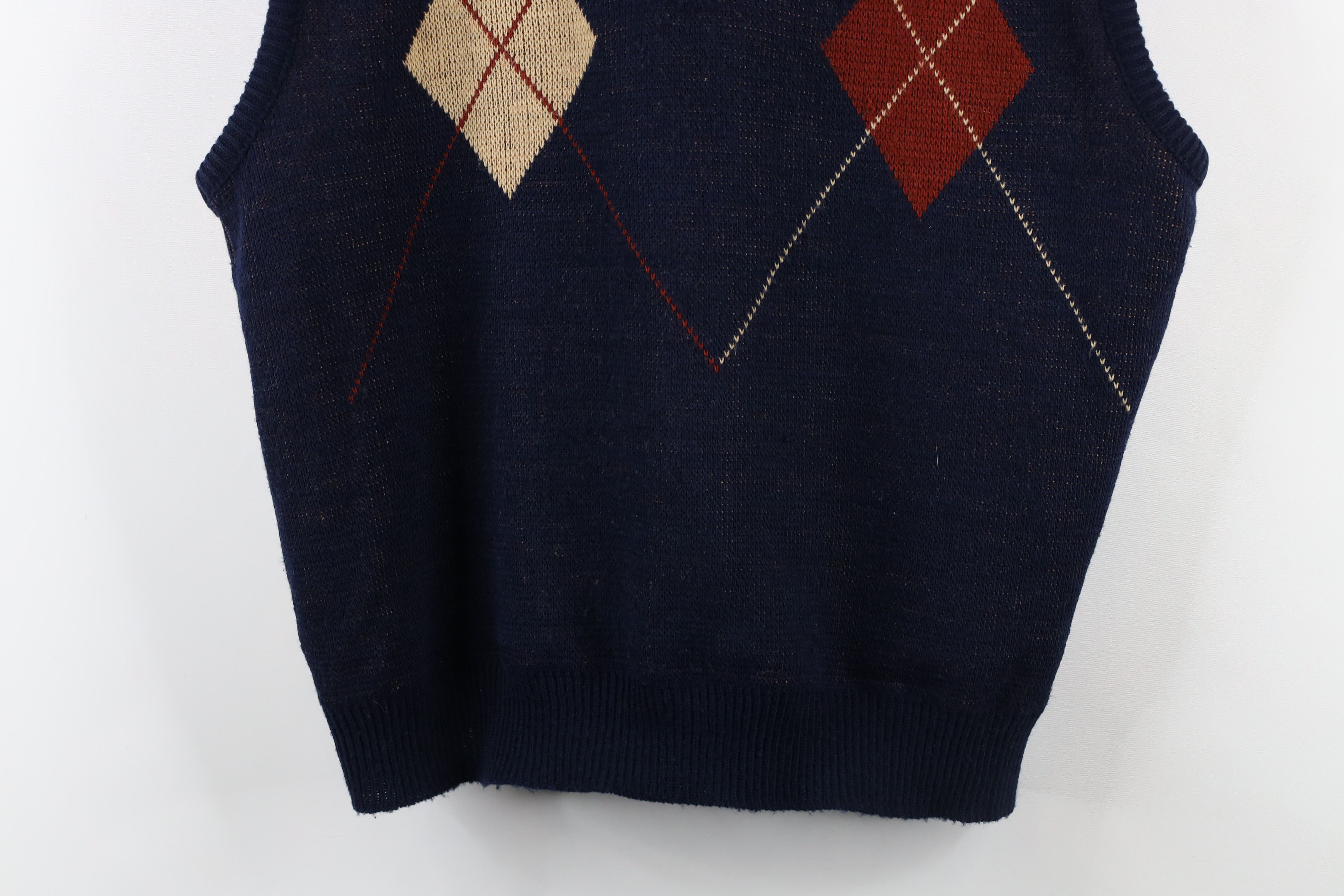 Vintage Vintage 70s Streetwear Diamond Knit V-Neck Sweater Vest USA Size US L / EU 52-54 / 3 - 3 Thumbnail