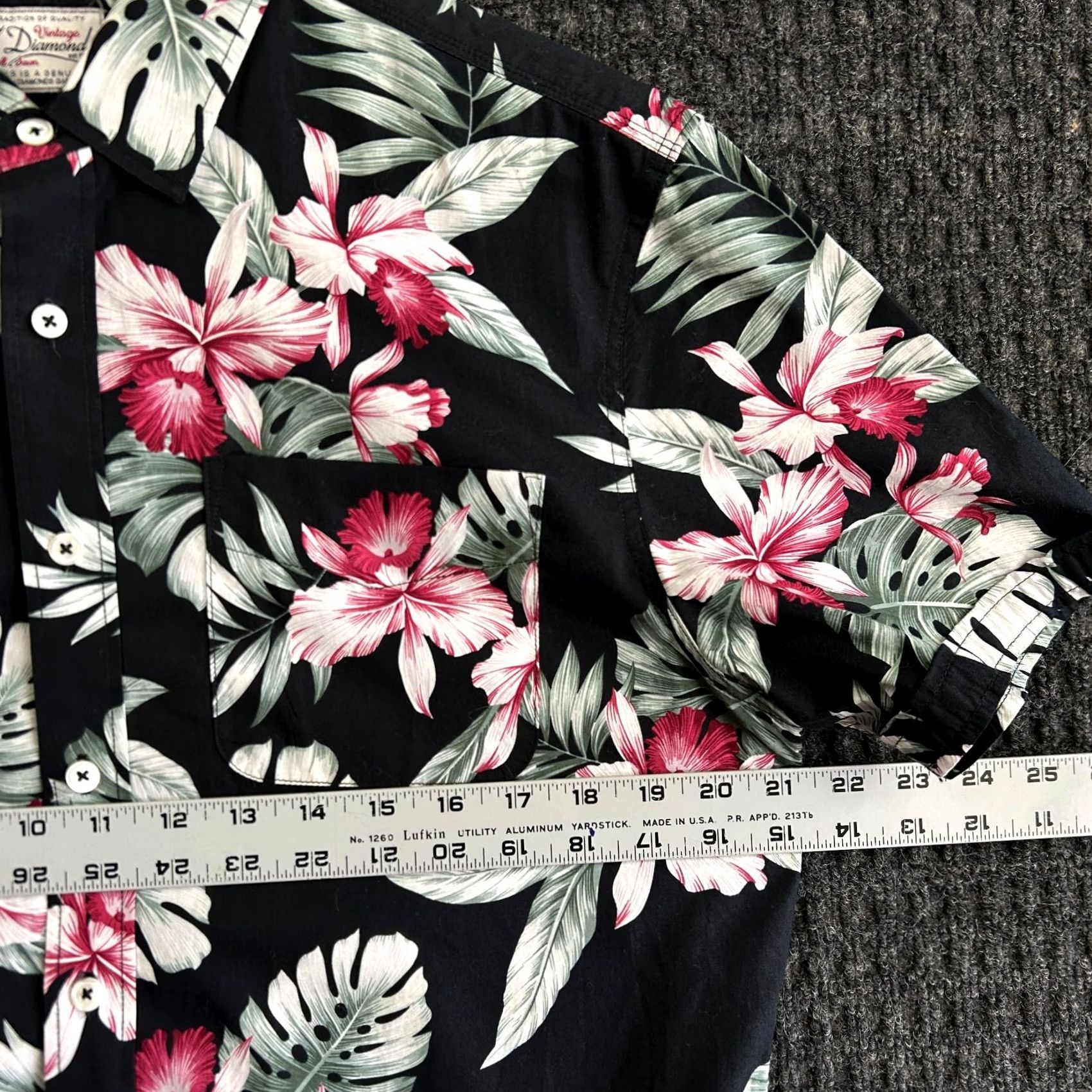 Vintage VINTAGE 7 Diamonds Mens Short Sleeve Button Down Shirt L Hawaiian Black Flowers Shirt, Floral, Beach, Hawaiian, 7 Diamonds, Casual, Vintage, Mens Size US L / EU 52-54 / 3 - 7 Thumbnail