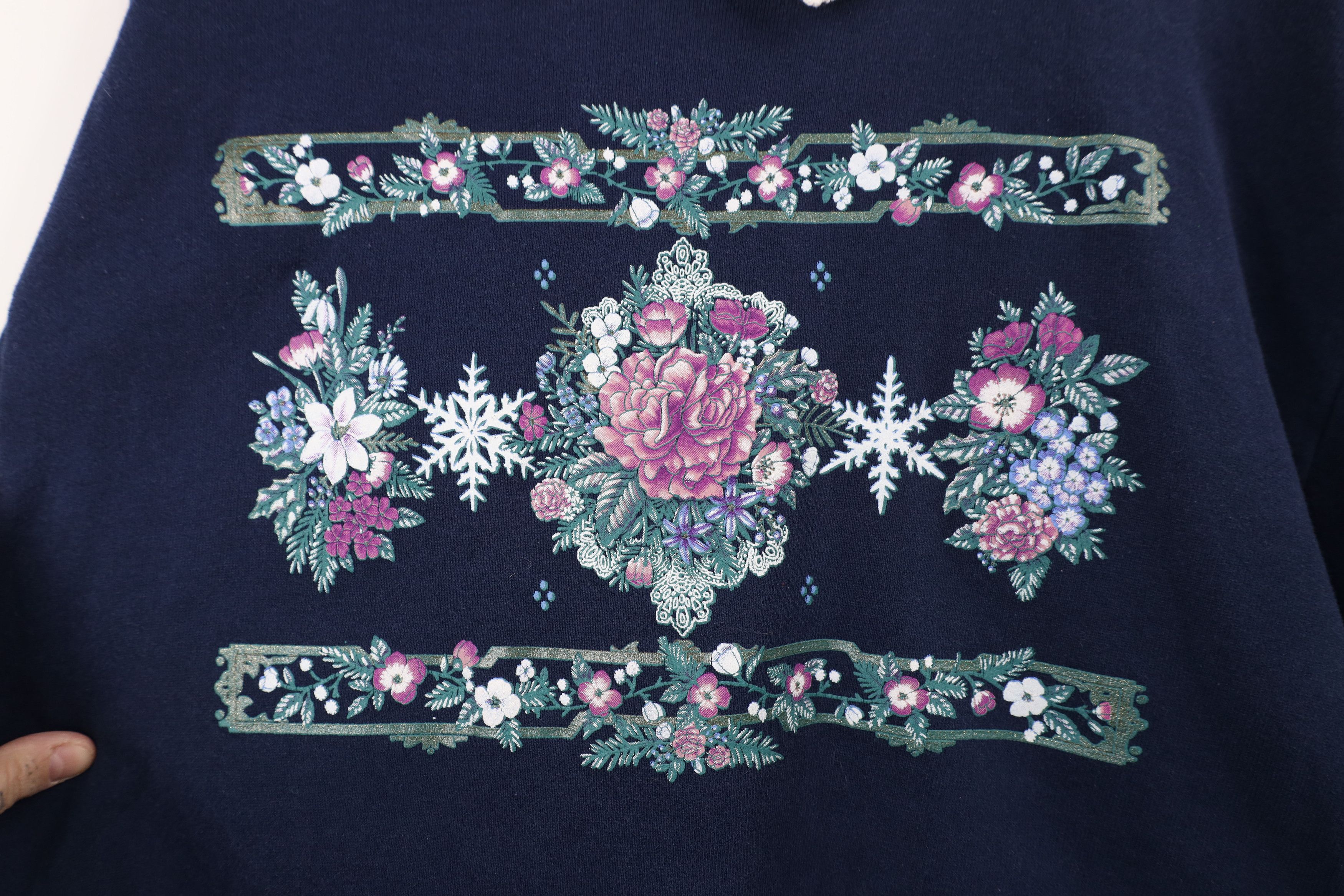 Vintage Vintage 90s Streetwear Snowflake Collared Sweatshirt USA Size M / US 6-8 / IT 42-44 - 4 Thumbnail