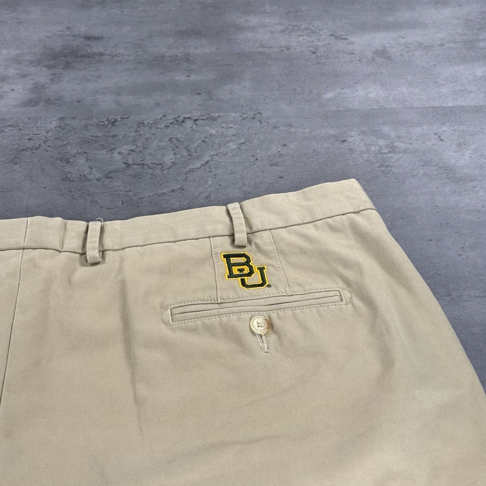 Peter Millar Peter Millar Khaki Chino Shorts Men 42 9" Inseam Beige Cotton Flat Front Dress Golf Baylor Bears Size US 42 / EU 58 - 2 Thumbnail